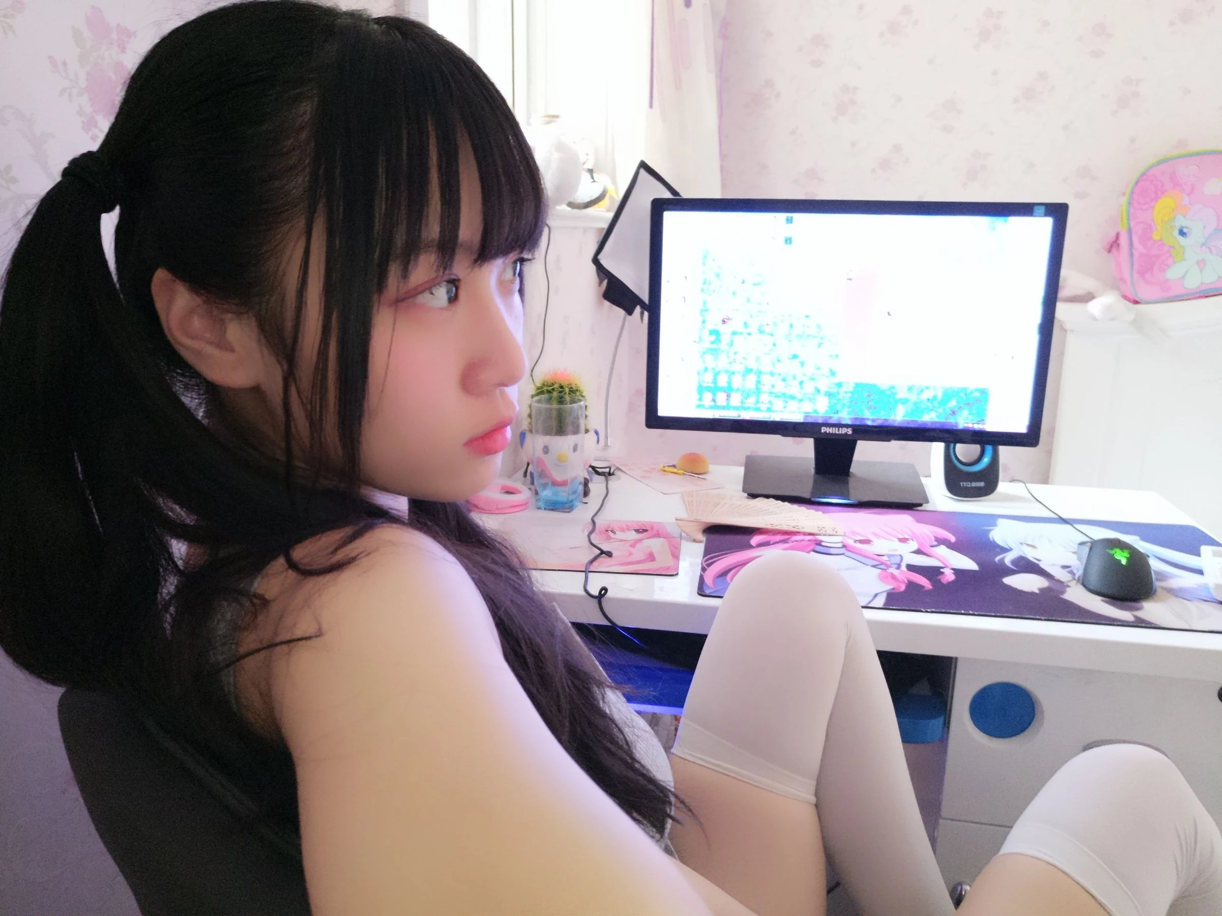 双马尾少女赛高酱作品 – 露脸灰色裙子插图6