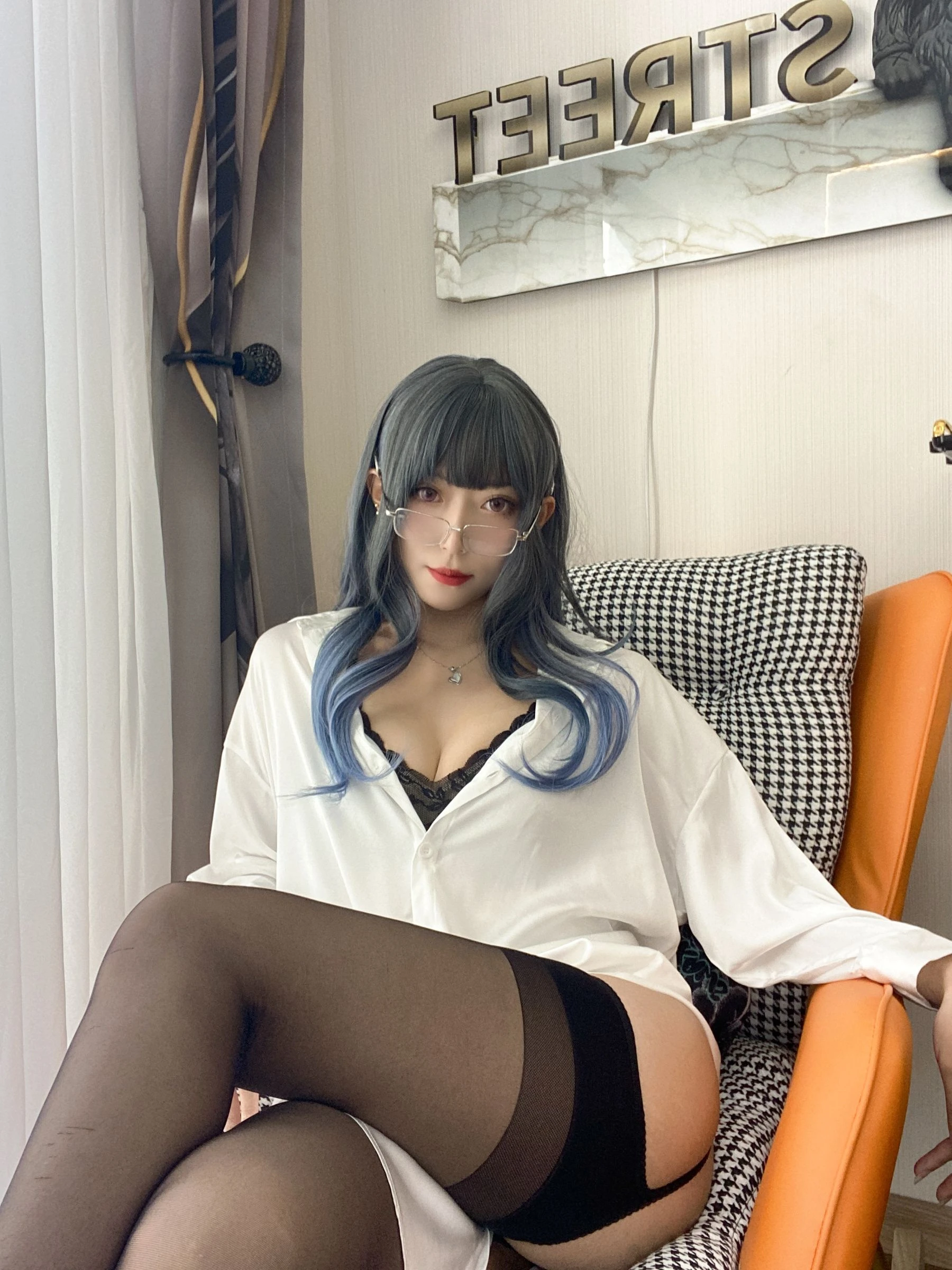 动漫博主Money冷冷 – 白衬衫插图1