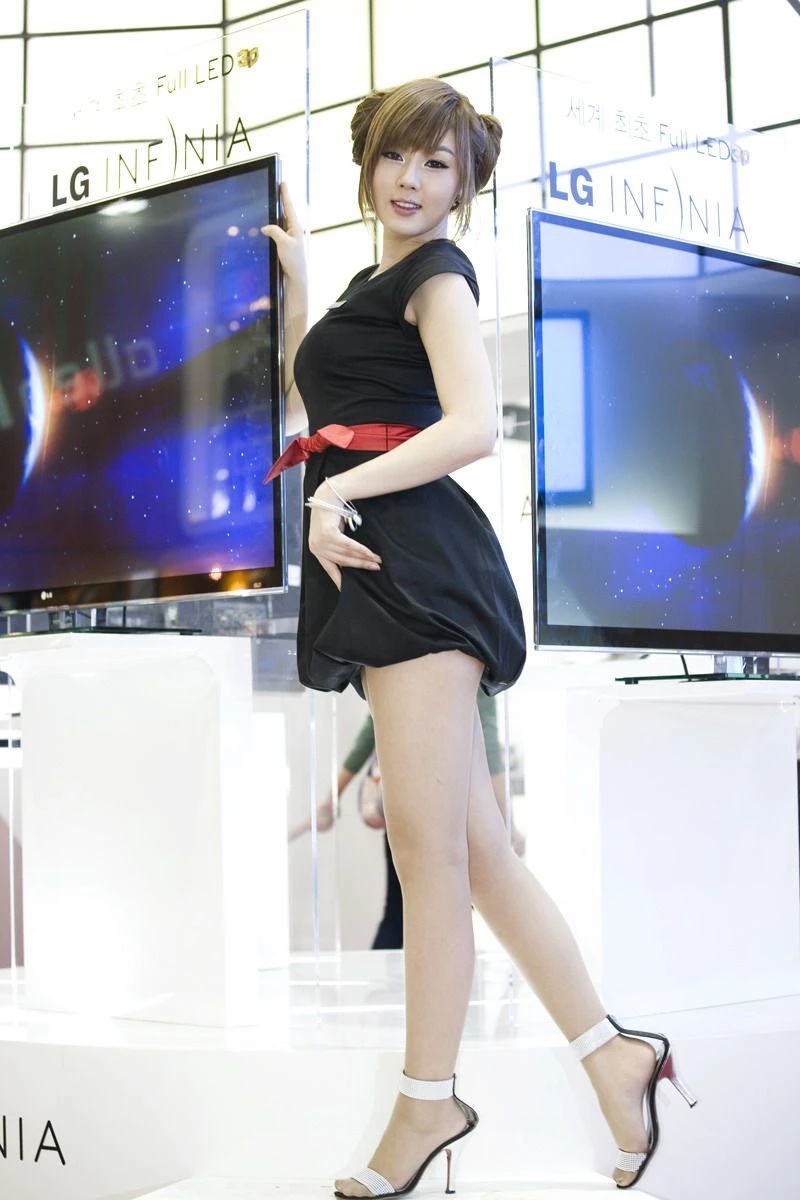 黄美姬《电子数码展》图片合集插图2