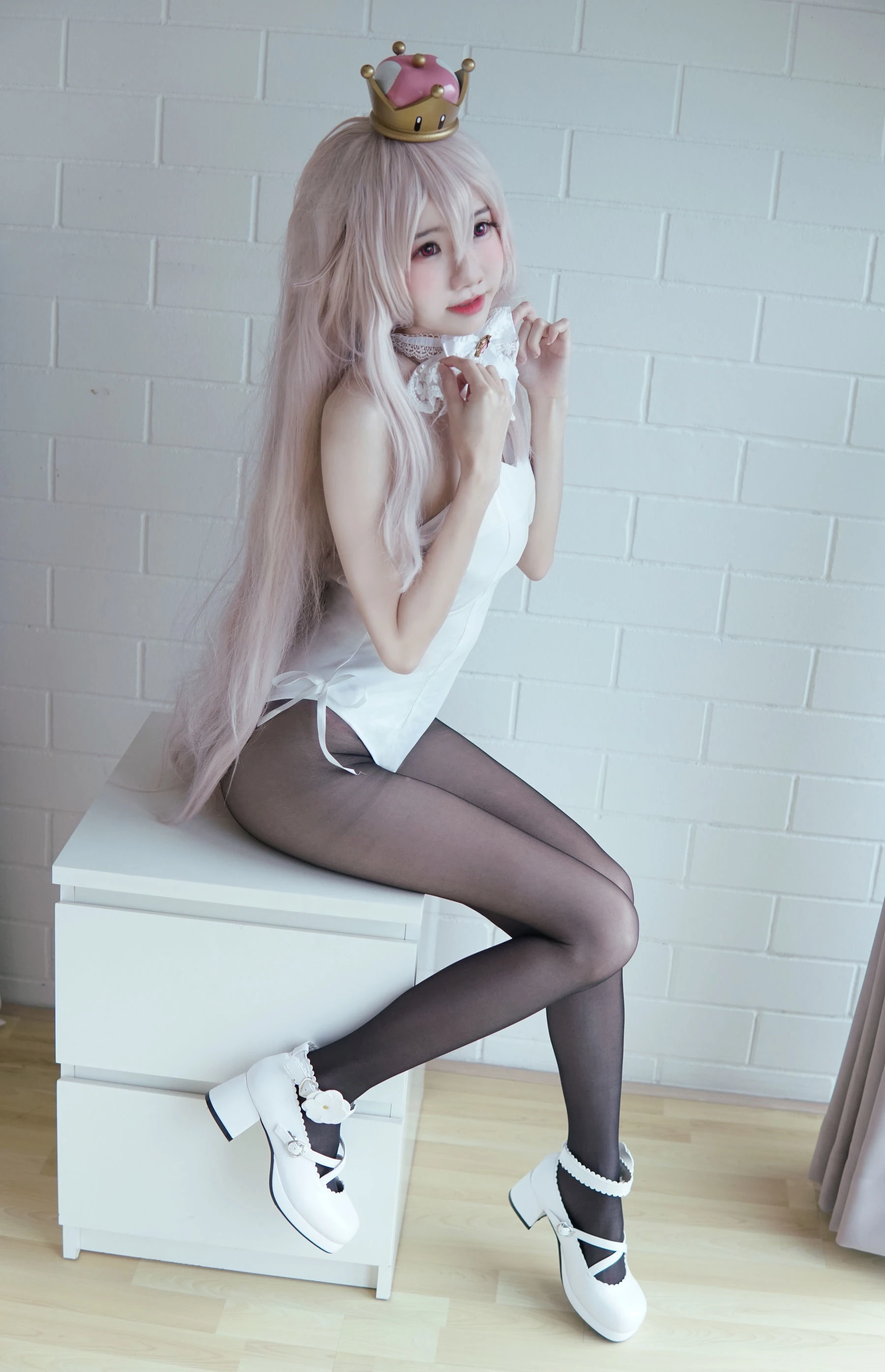 Sally Dorasnow – Super Crown Boo插图3