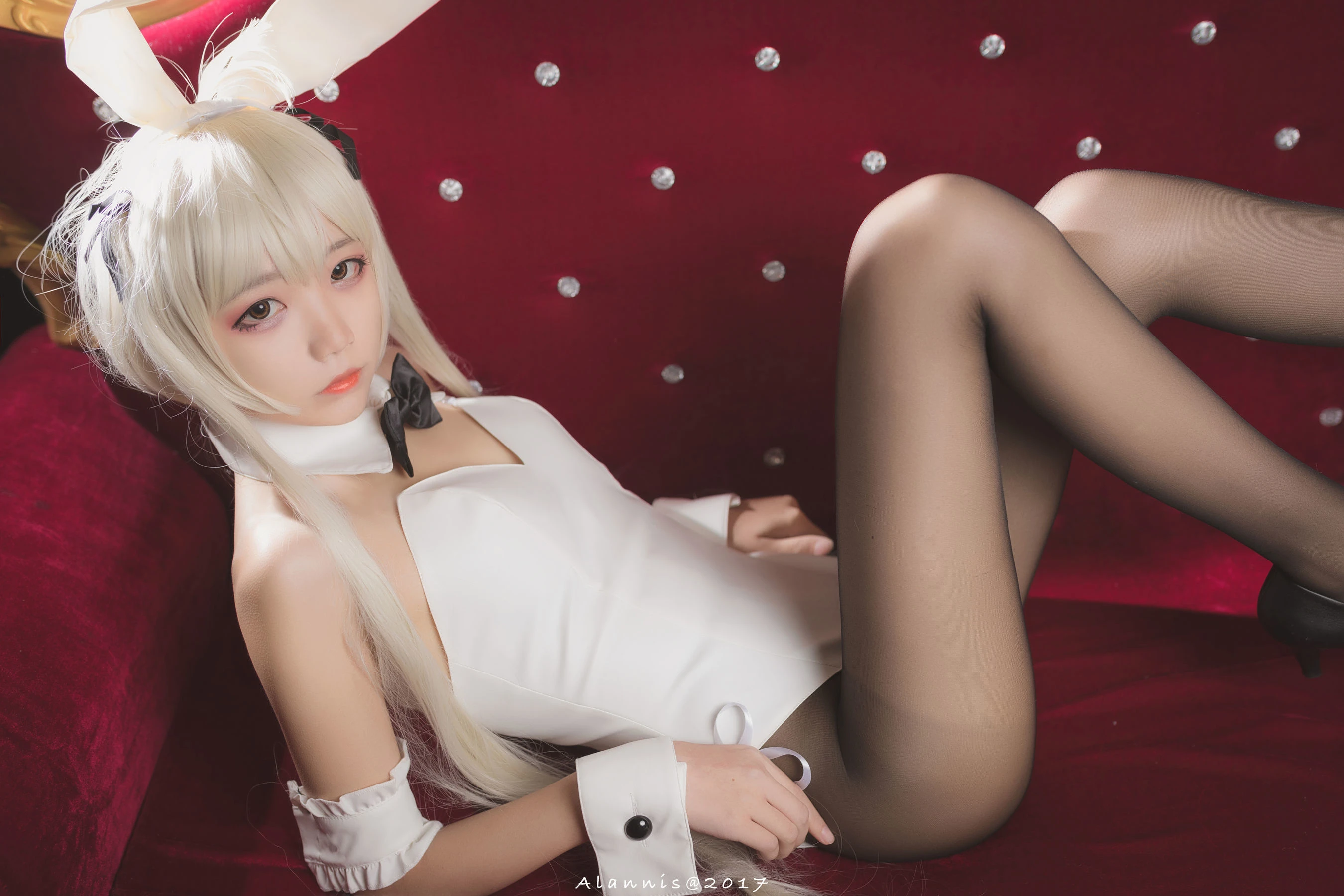清纯少女五更百鬼 – 兔女郎+白丝美腿|图集秀