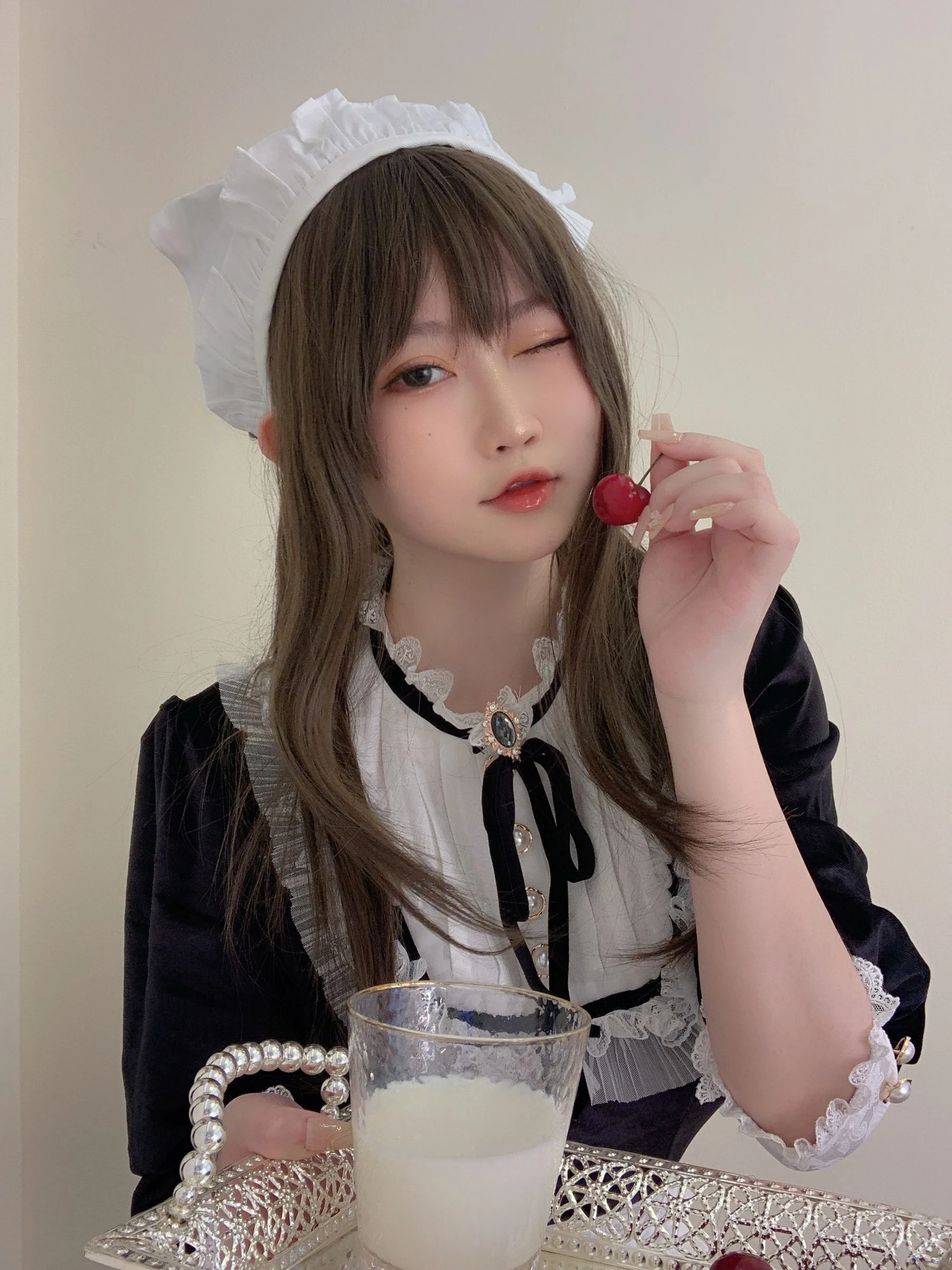 蜜桃少女是依酱呀 – 女仆馆长插图3