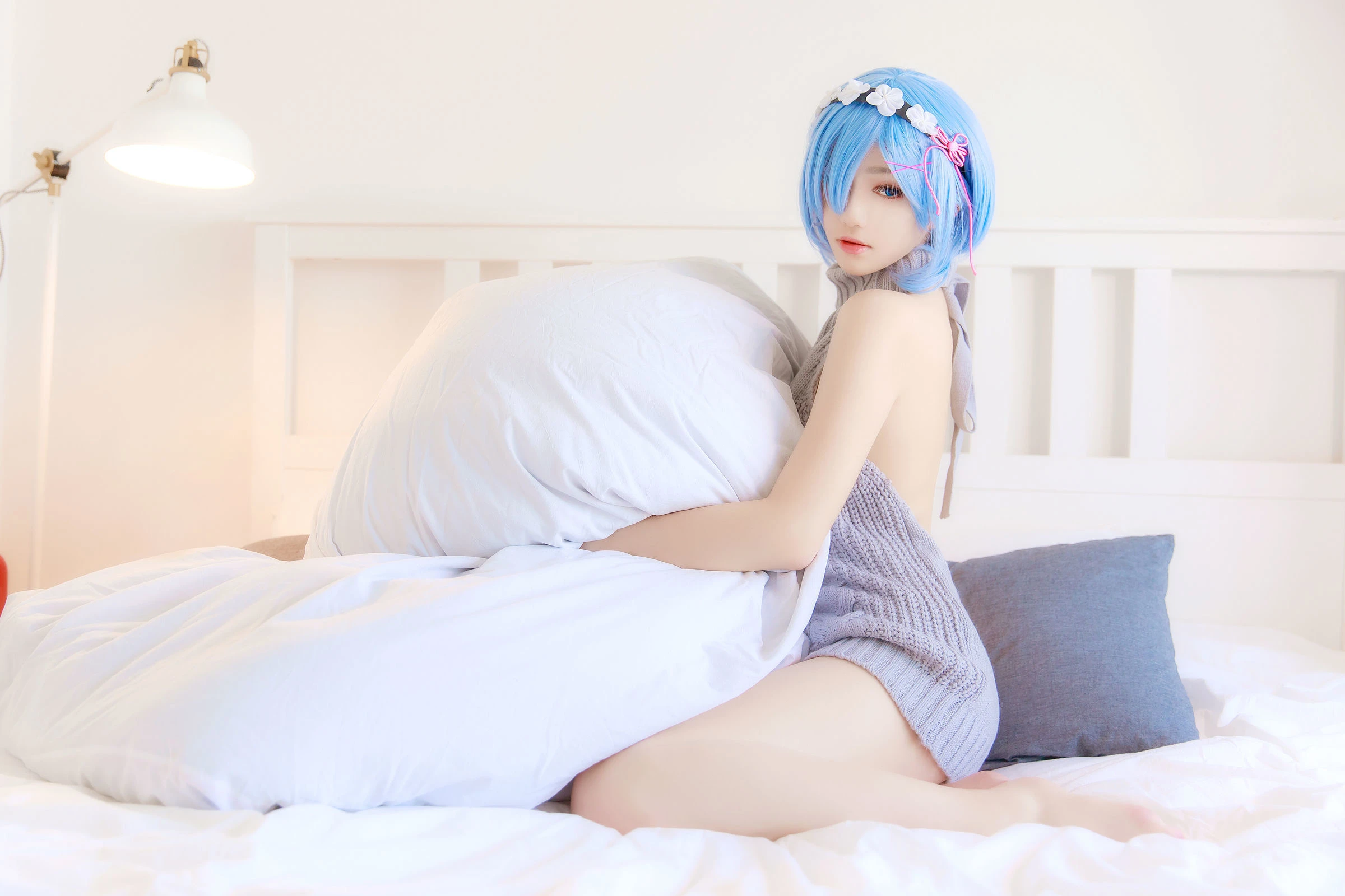 南桃Momoko – 蕾姆露背毛衣插图7