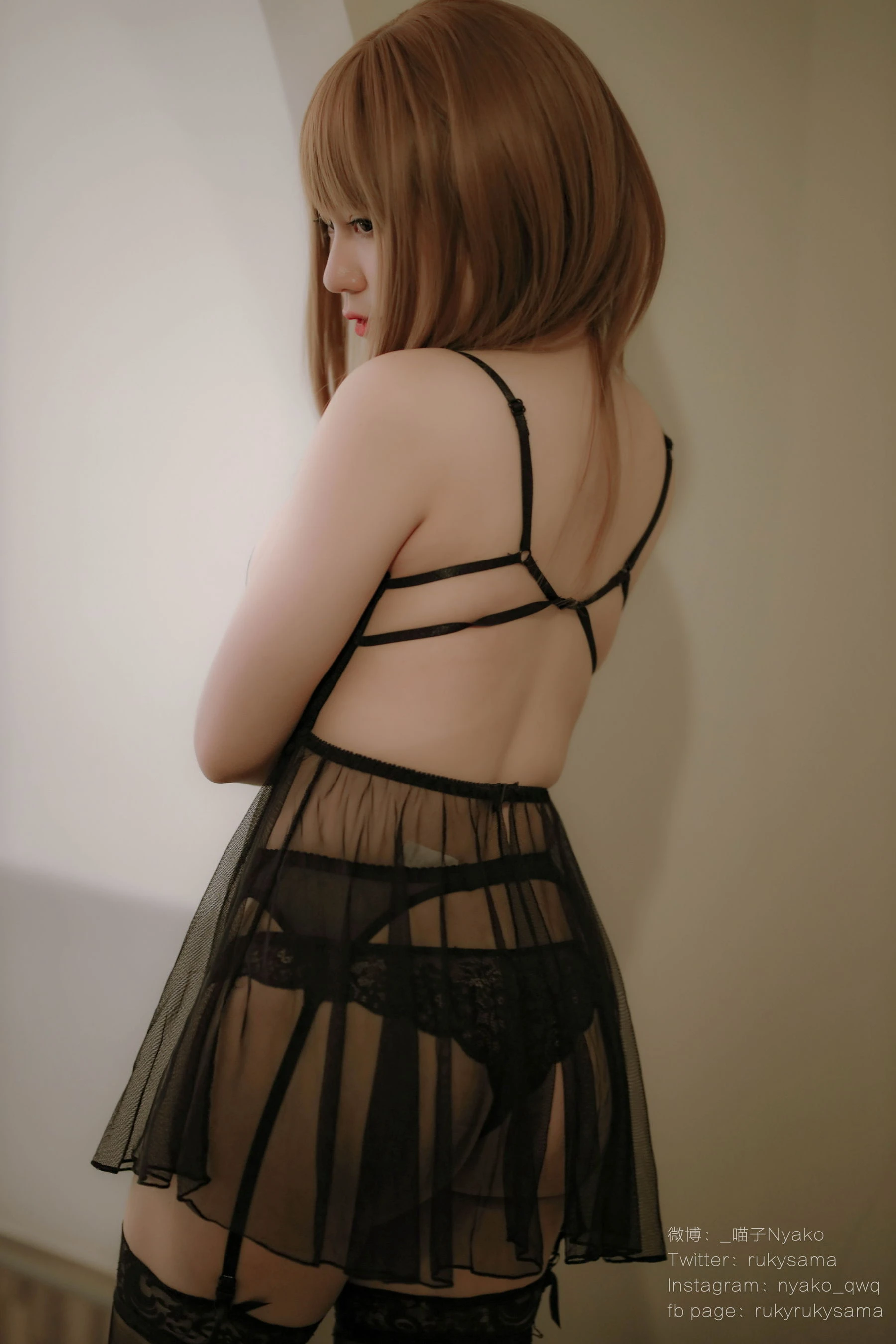 萌妹子Nyako喵子 – 温泉旅行 之黑色情趣蕾丝睡衣插图5