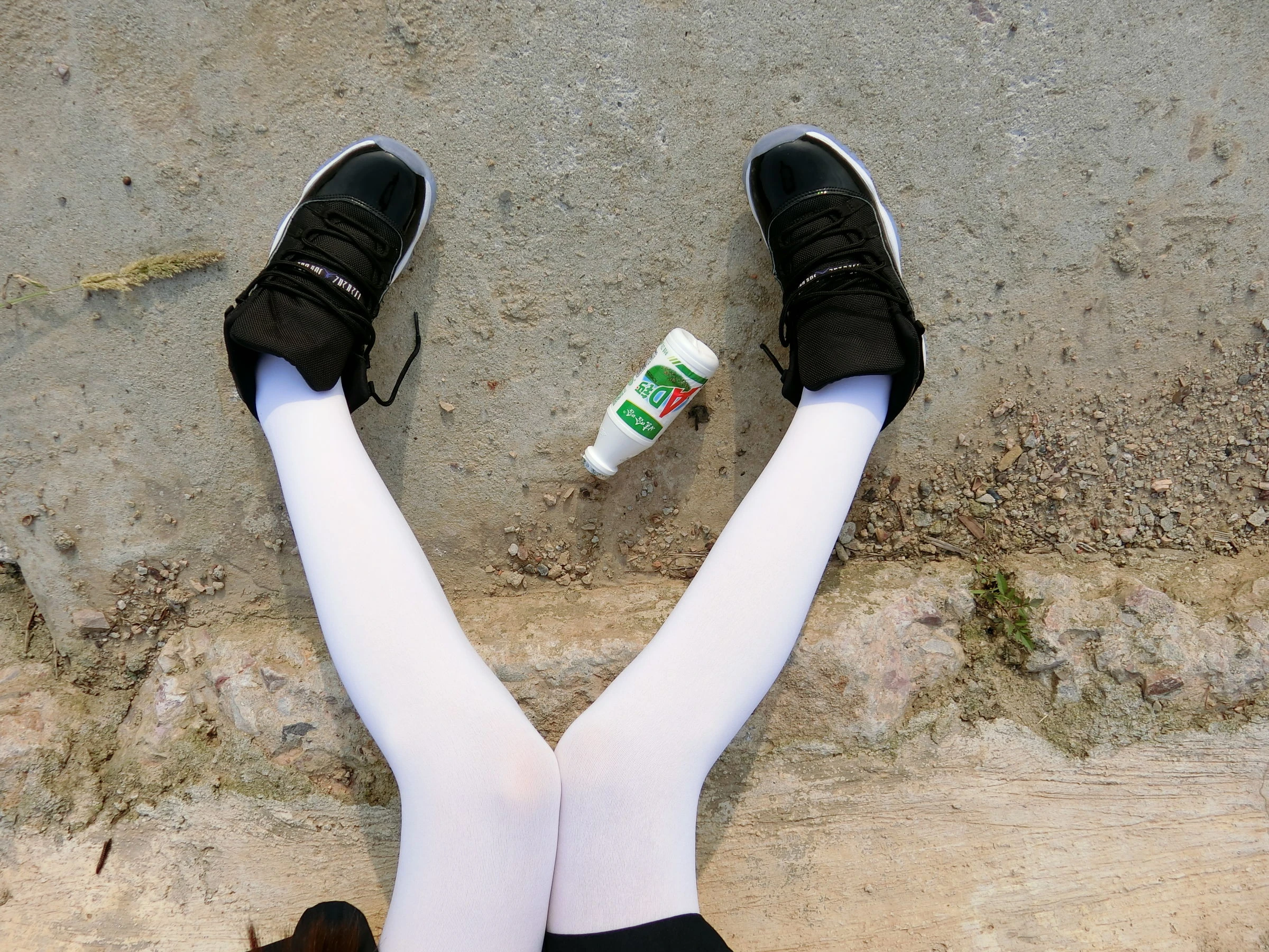 微博萌妹子西尔酱 – 户外JK白丝插图1