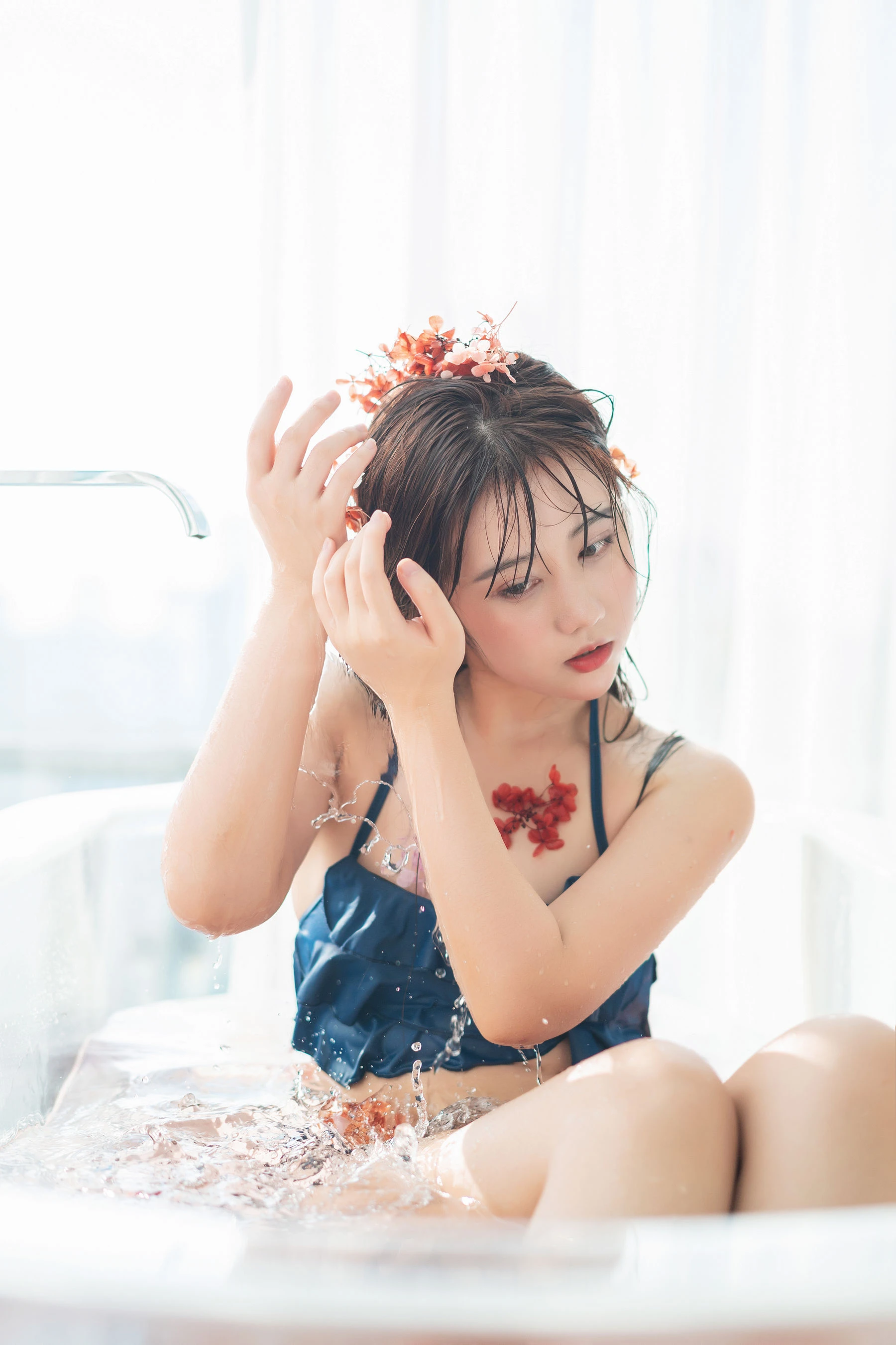 微博福利姬镜酱 私奔之泳衣插图2