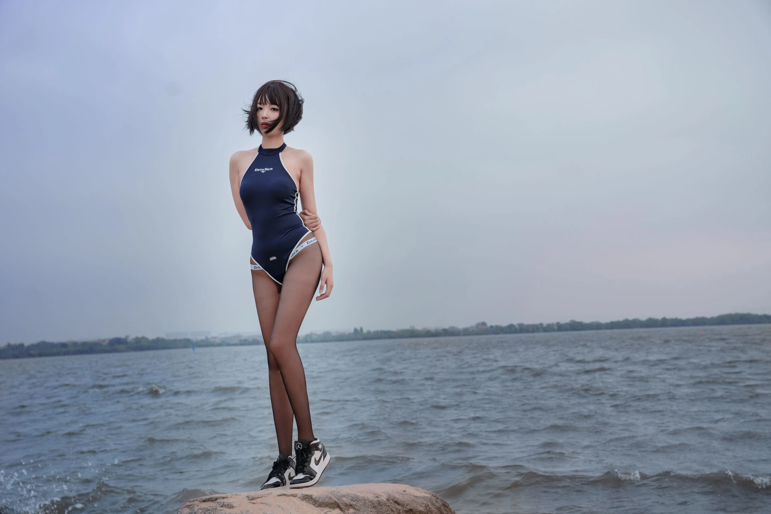 轩萧学姐 – 沙滩竞泳插图2