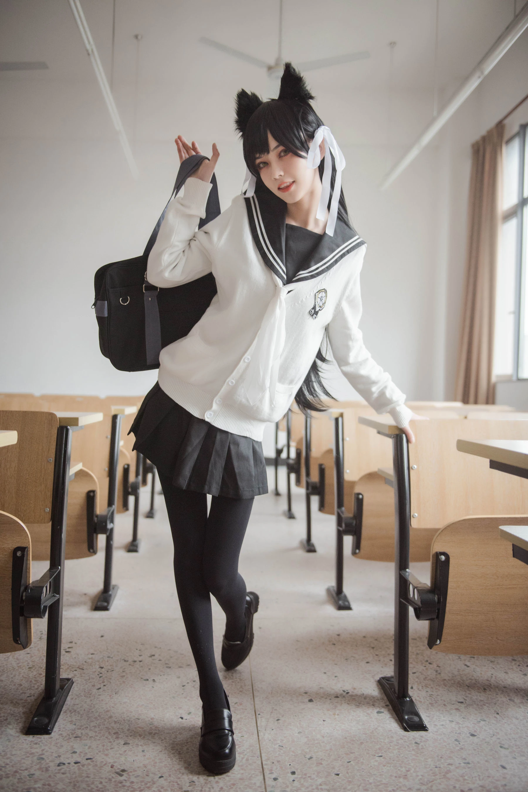 小妖精你的负卿 – 爱宕制服插图4