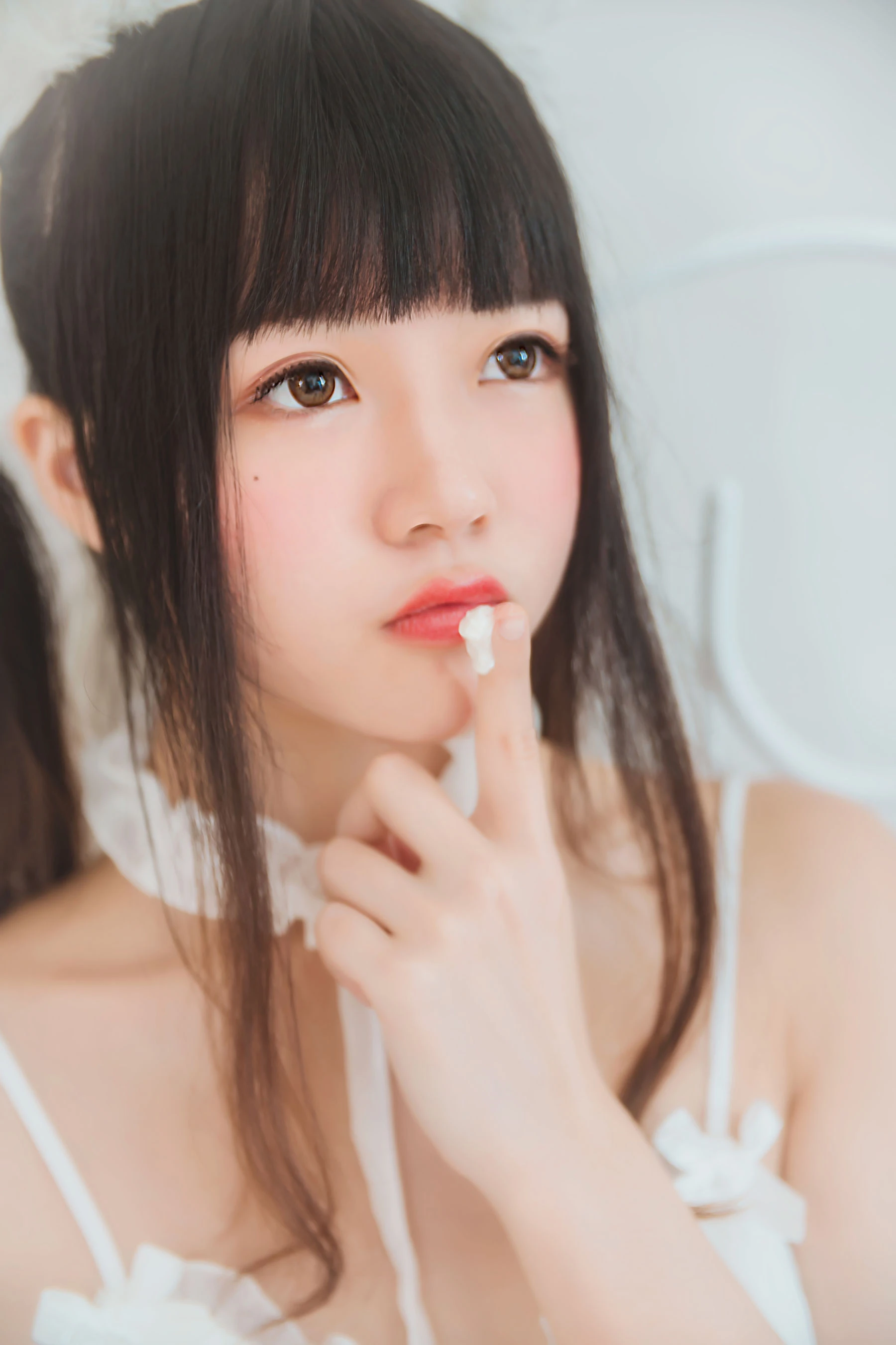 桜桃喵《白猫》插图2