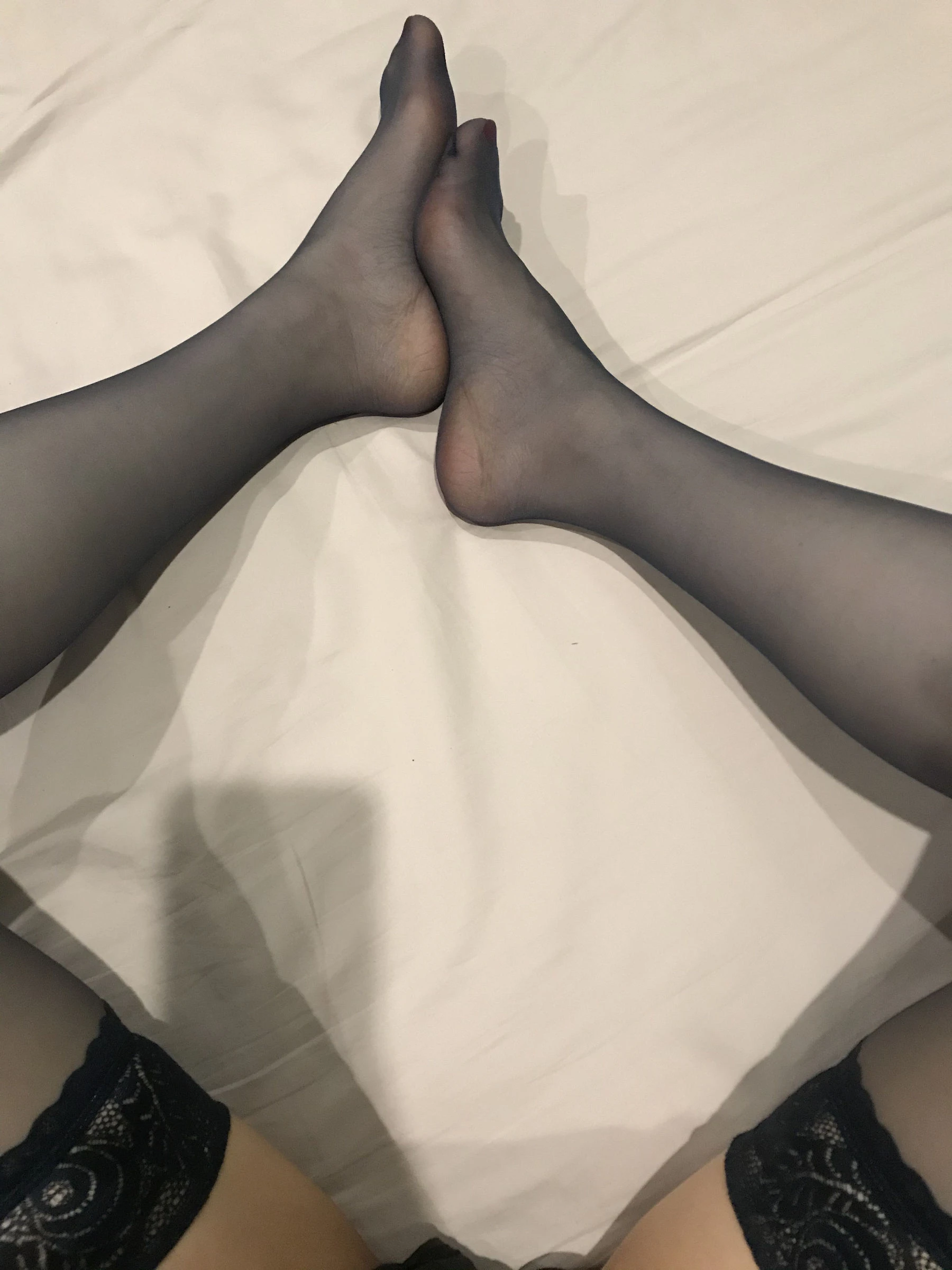 丝足博主麋鹿_Monroe 2020.06.09 黑蕾丝半筒袜插图6