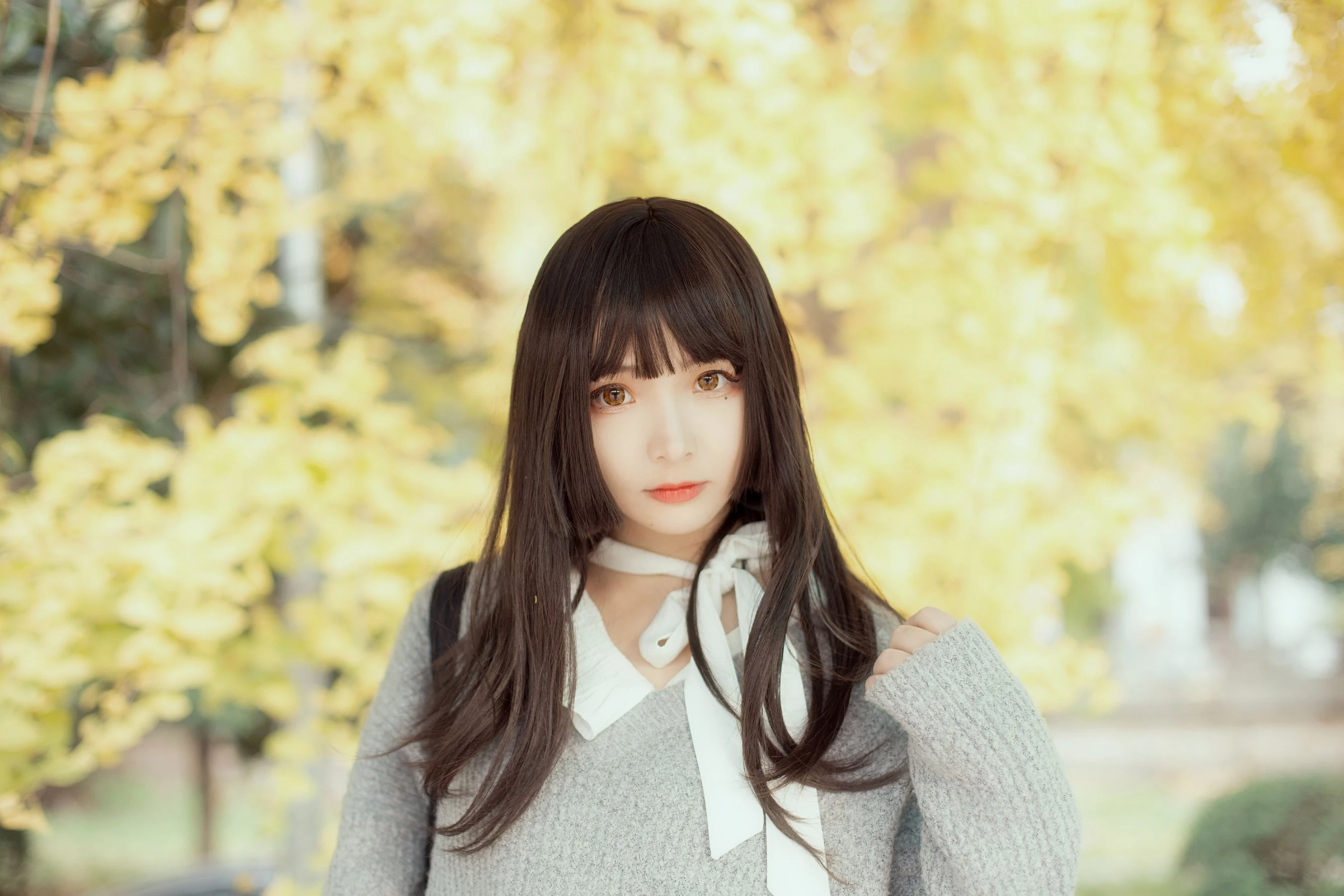 二次元美女古川kagura – 银杏树下插图2