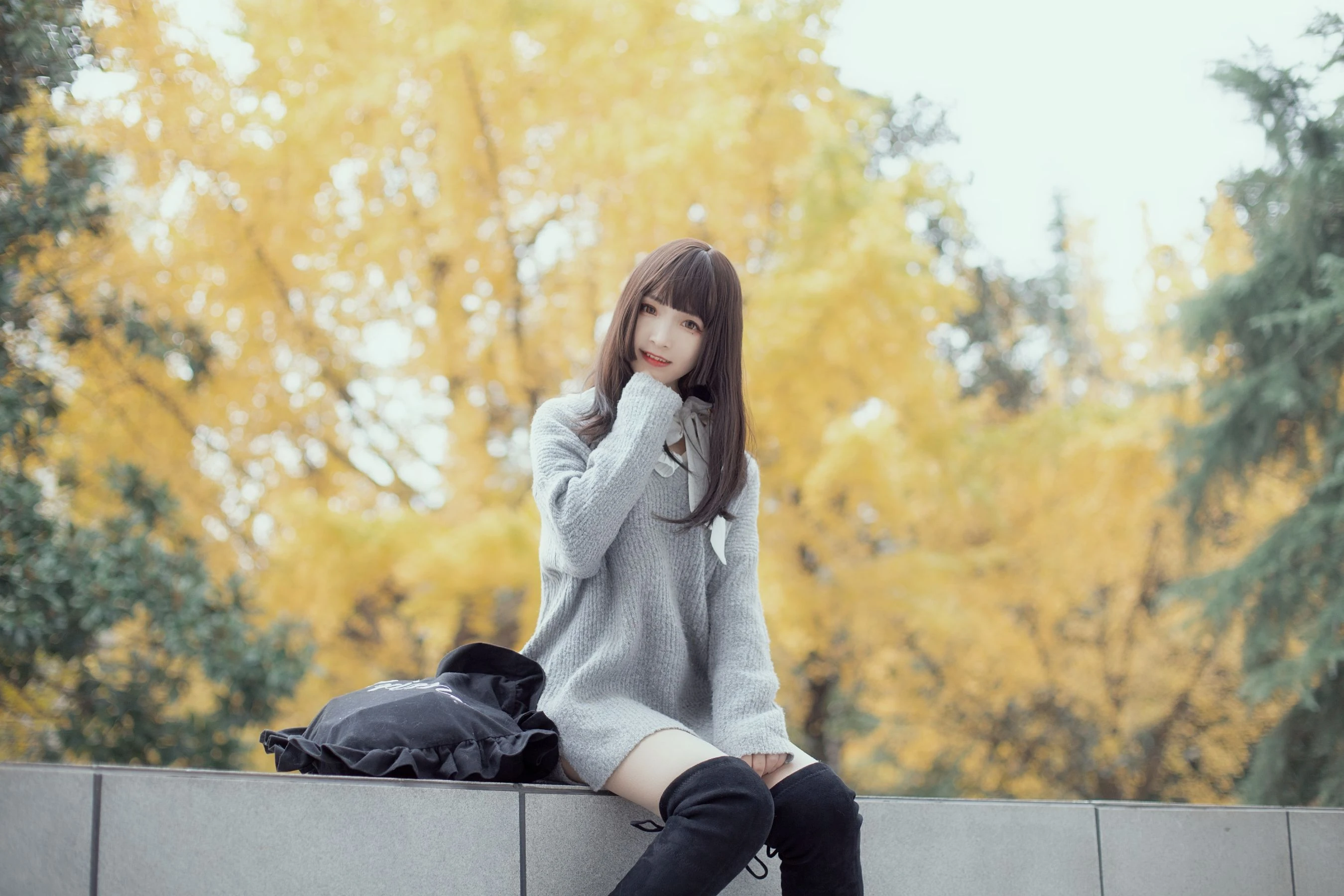 二次元美女古川kagura – 银杏树下插图4