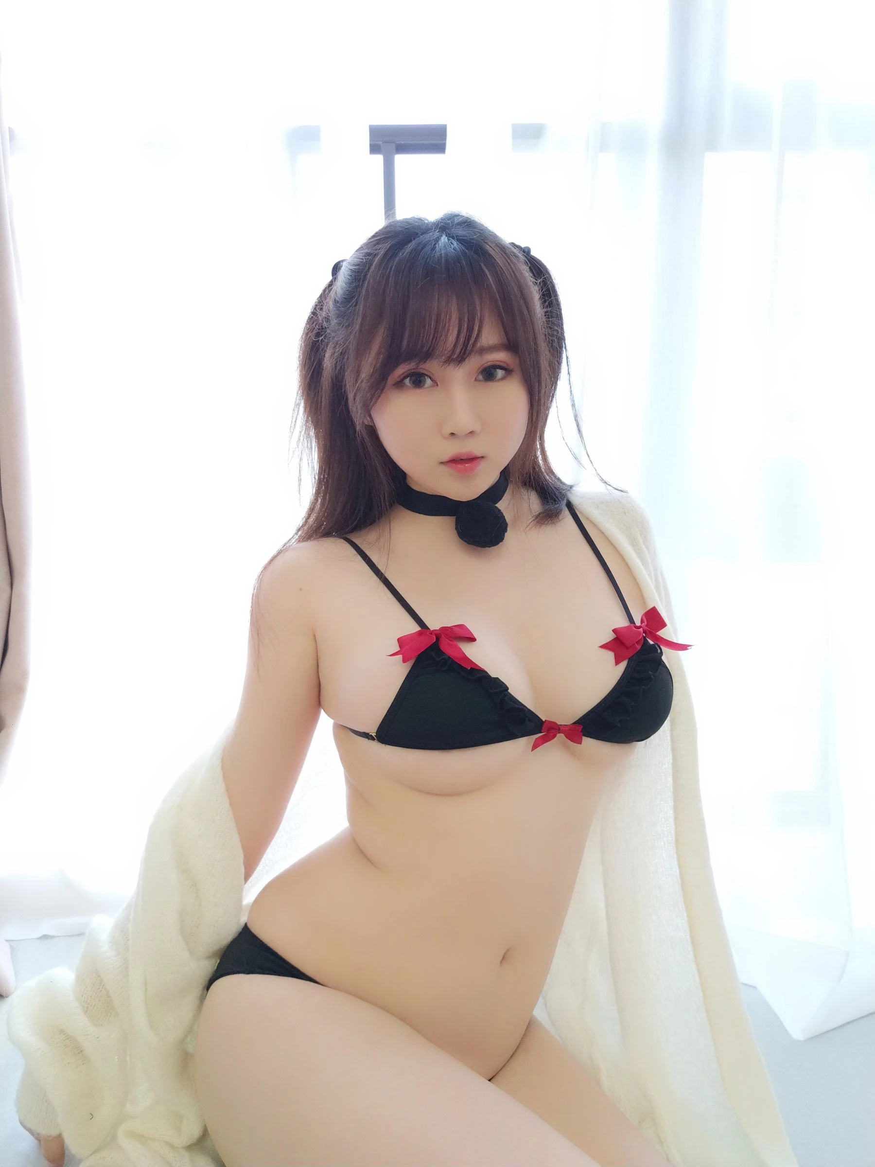 蜜桃少女是依酱呀 黑色情趣内衣插图4