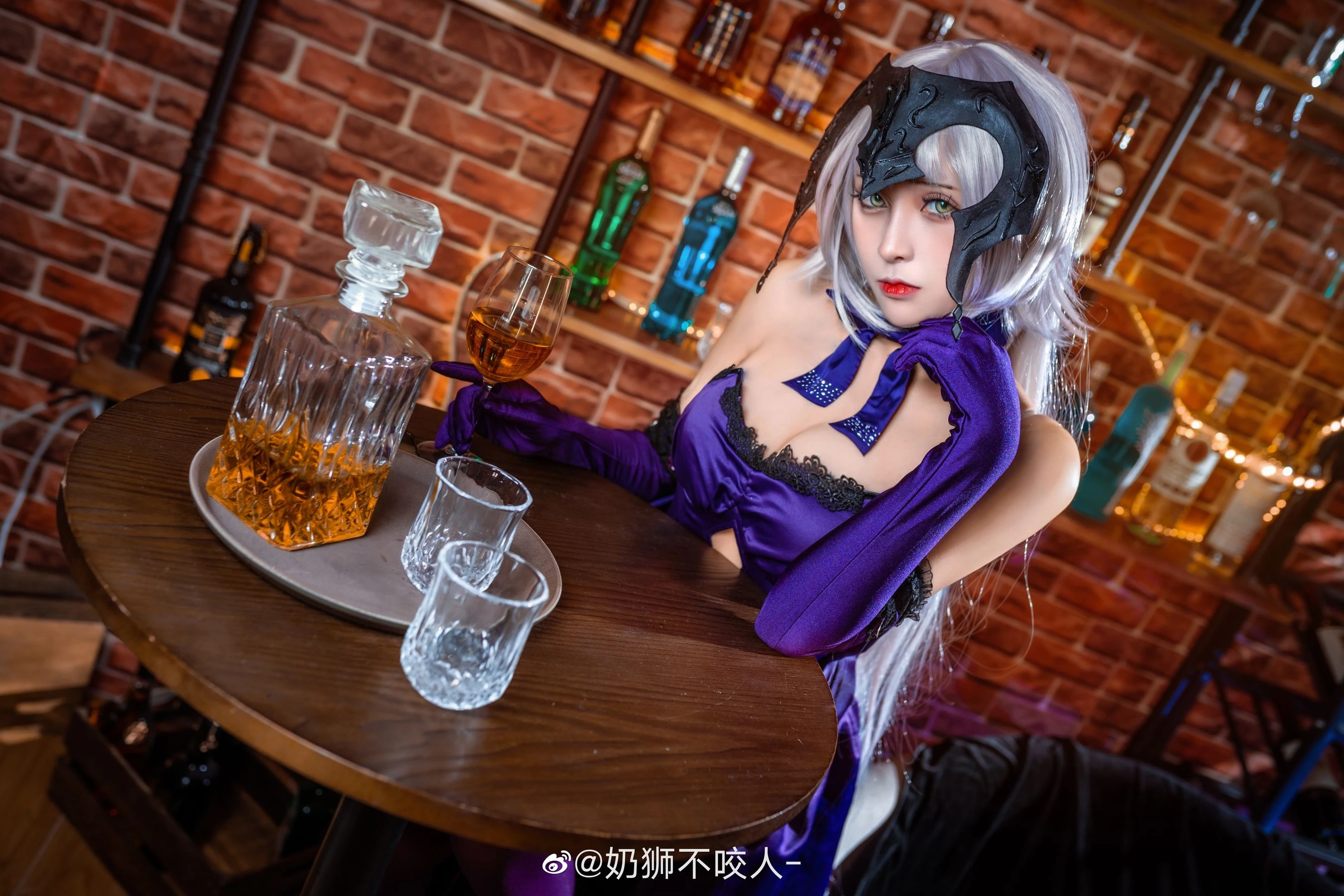 奶狮不咬人 – 黑贞德插图1