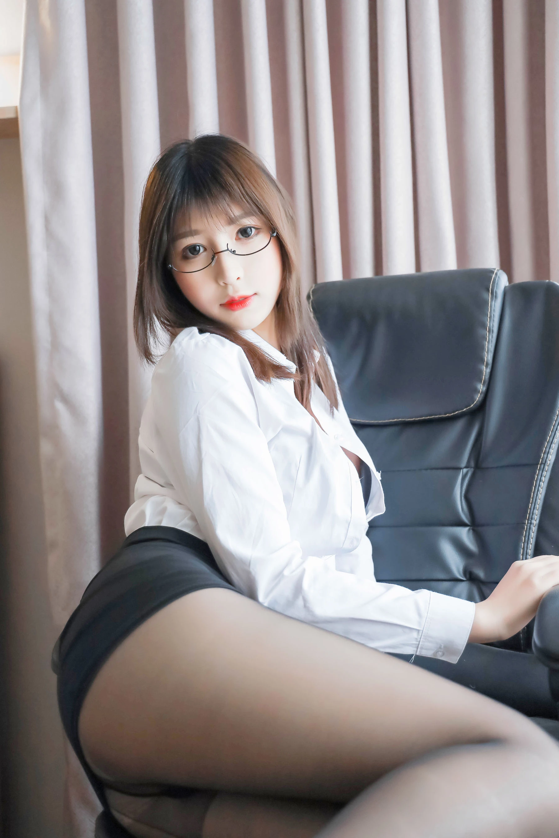 斗鱼主播w黑米粥w – 制服OL插图3