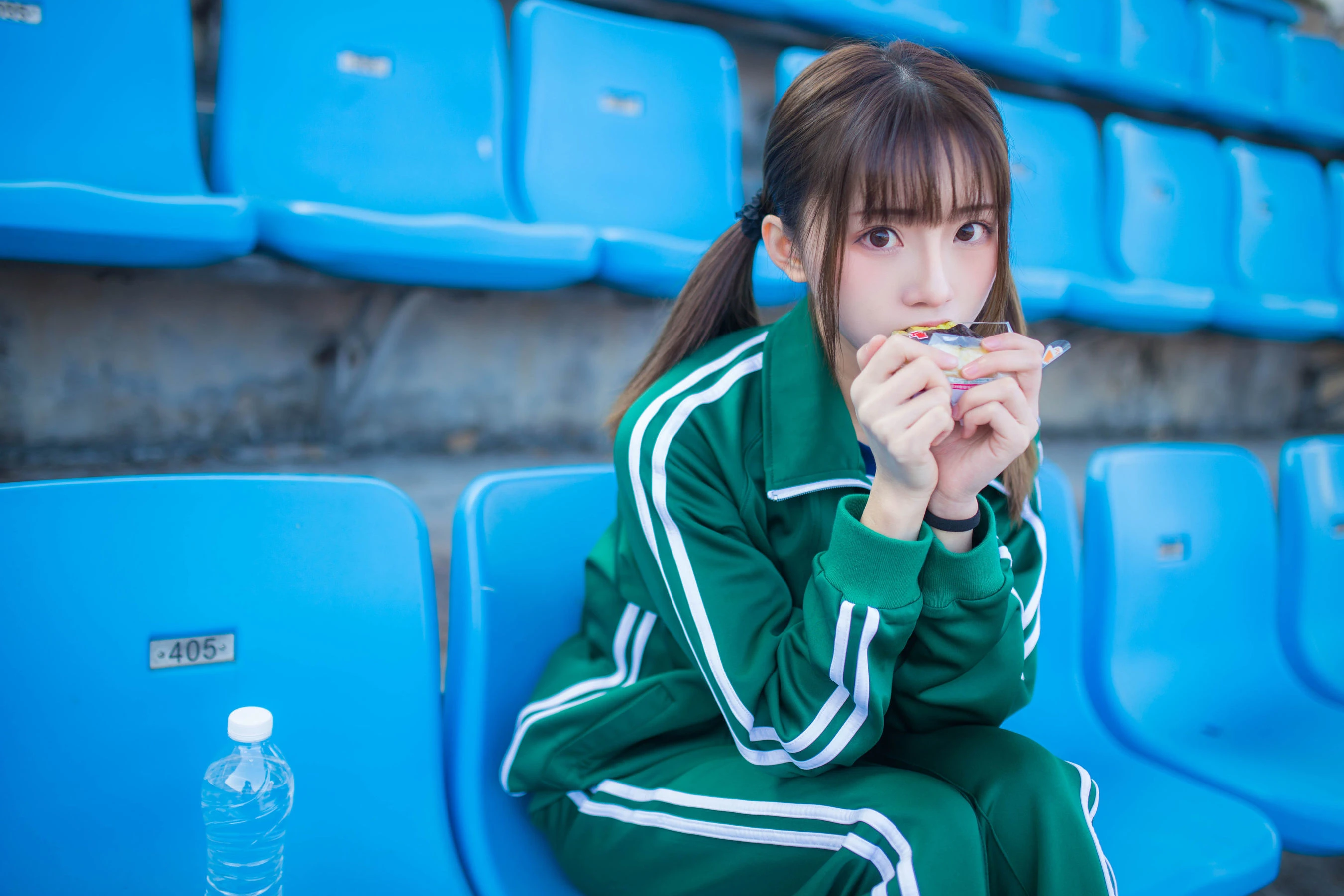 动漫博主Kitaro_绮太郎 绿色运动服女孩插图3