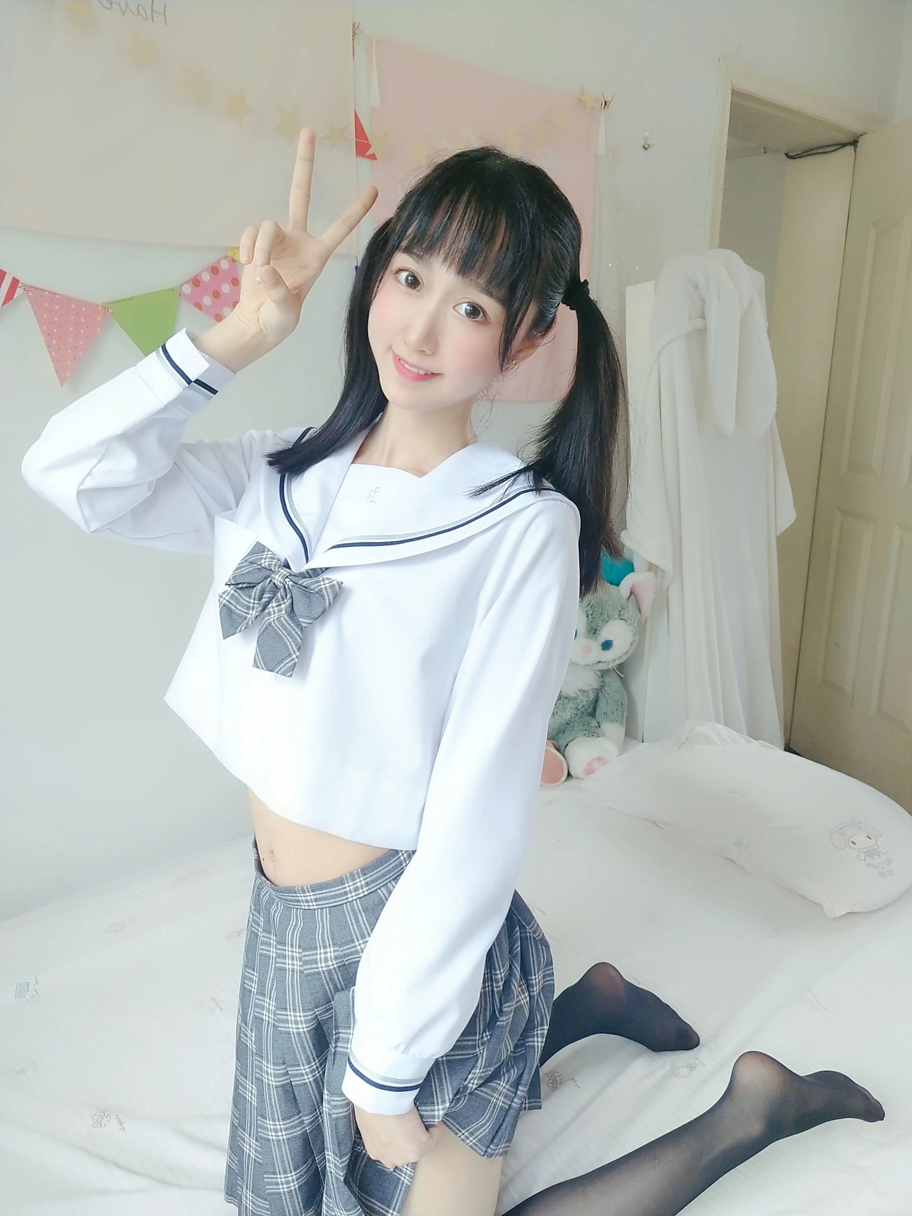 萌系小姐姐木绵绵OwO – 灰格子JK插图3