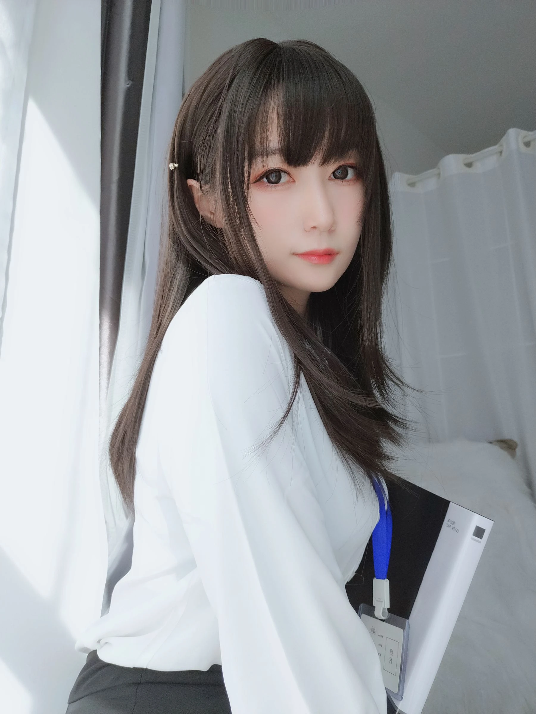 Coser小姐姐白银 – 制服插图3