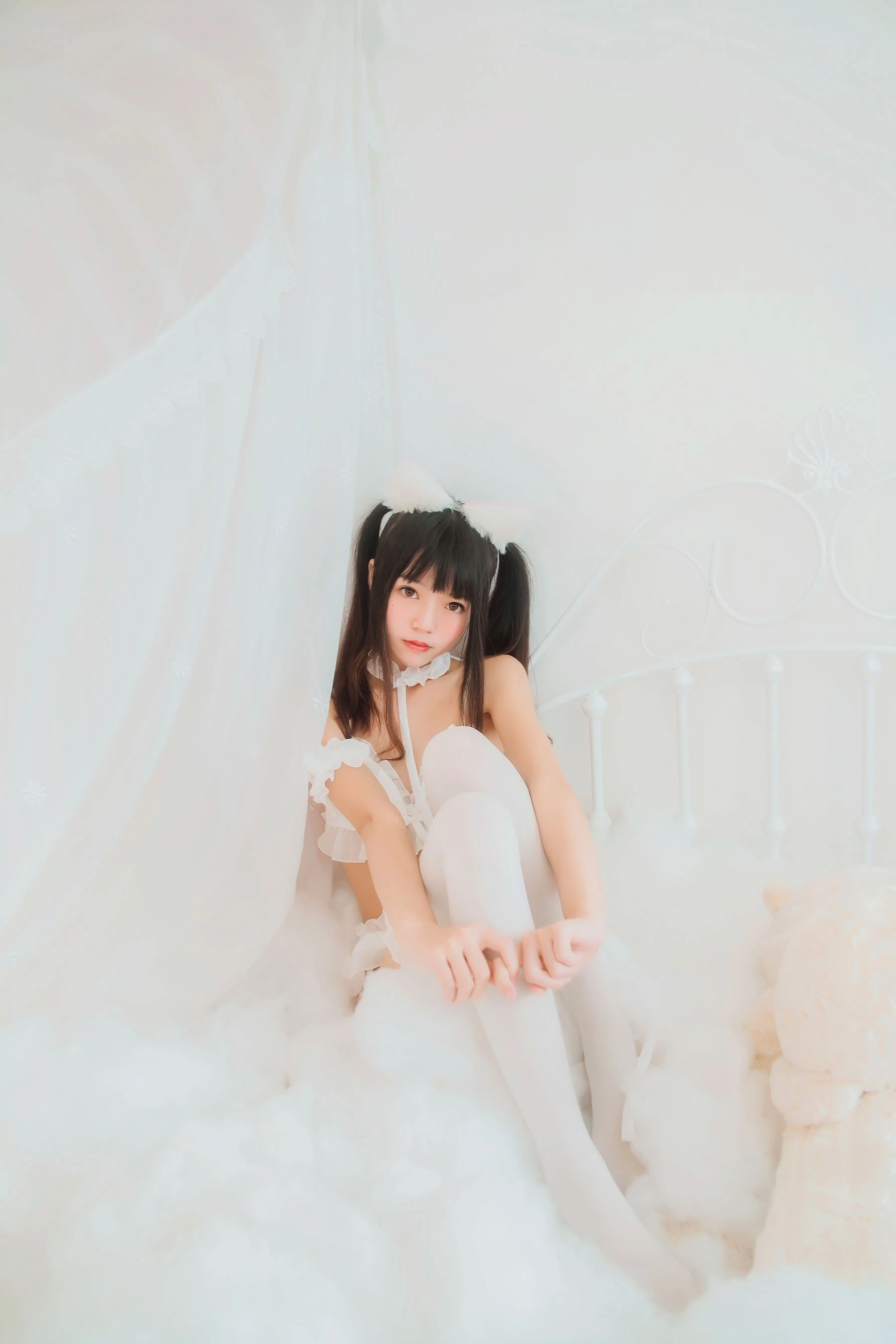 桜桃喵《白猫》插图3