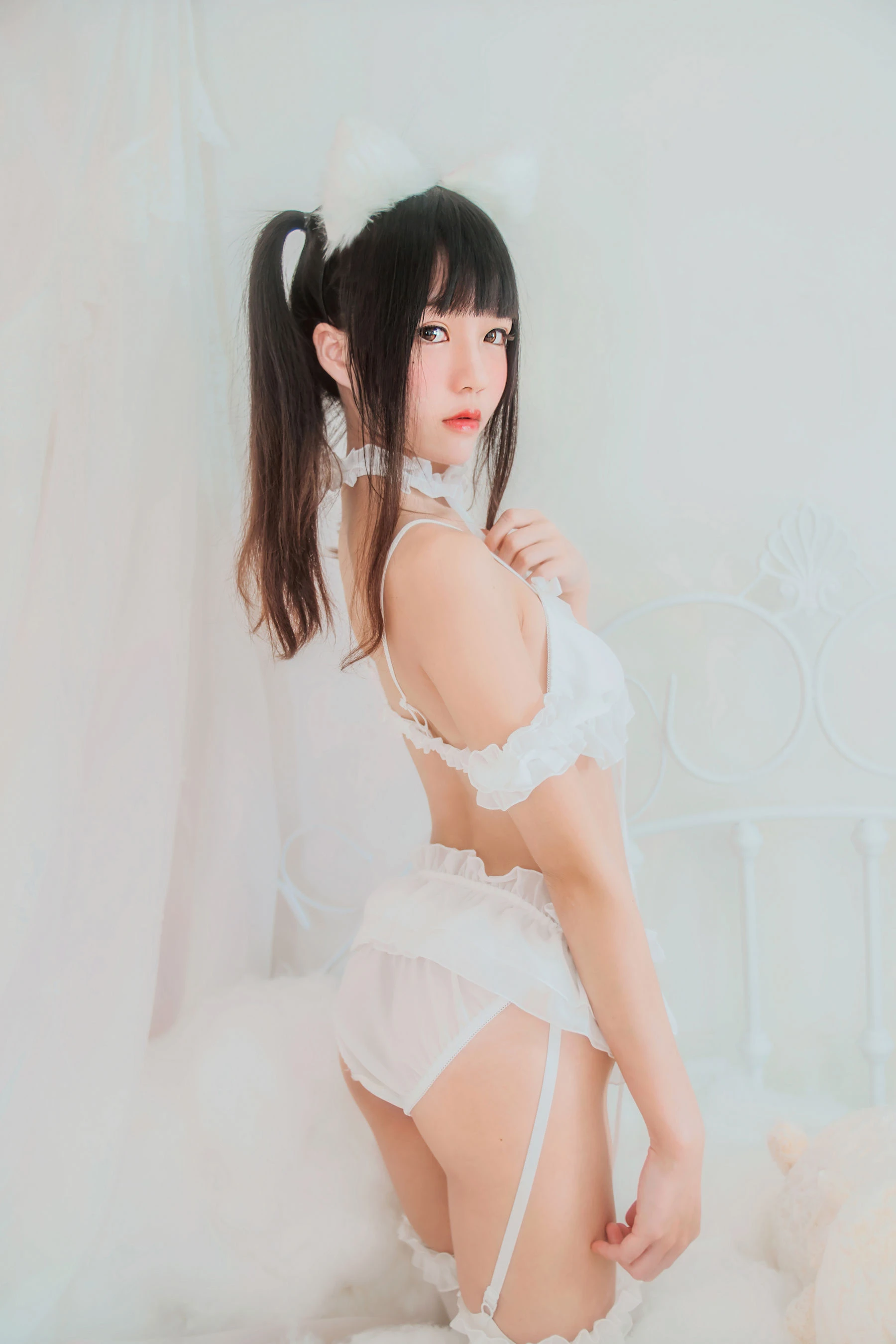 桜桃喵《白猫》插图4