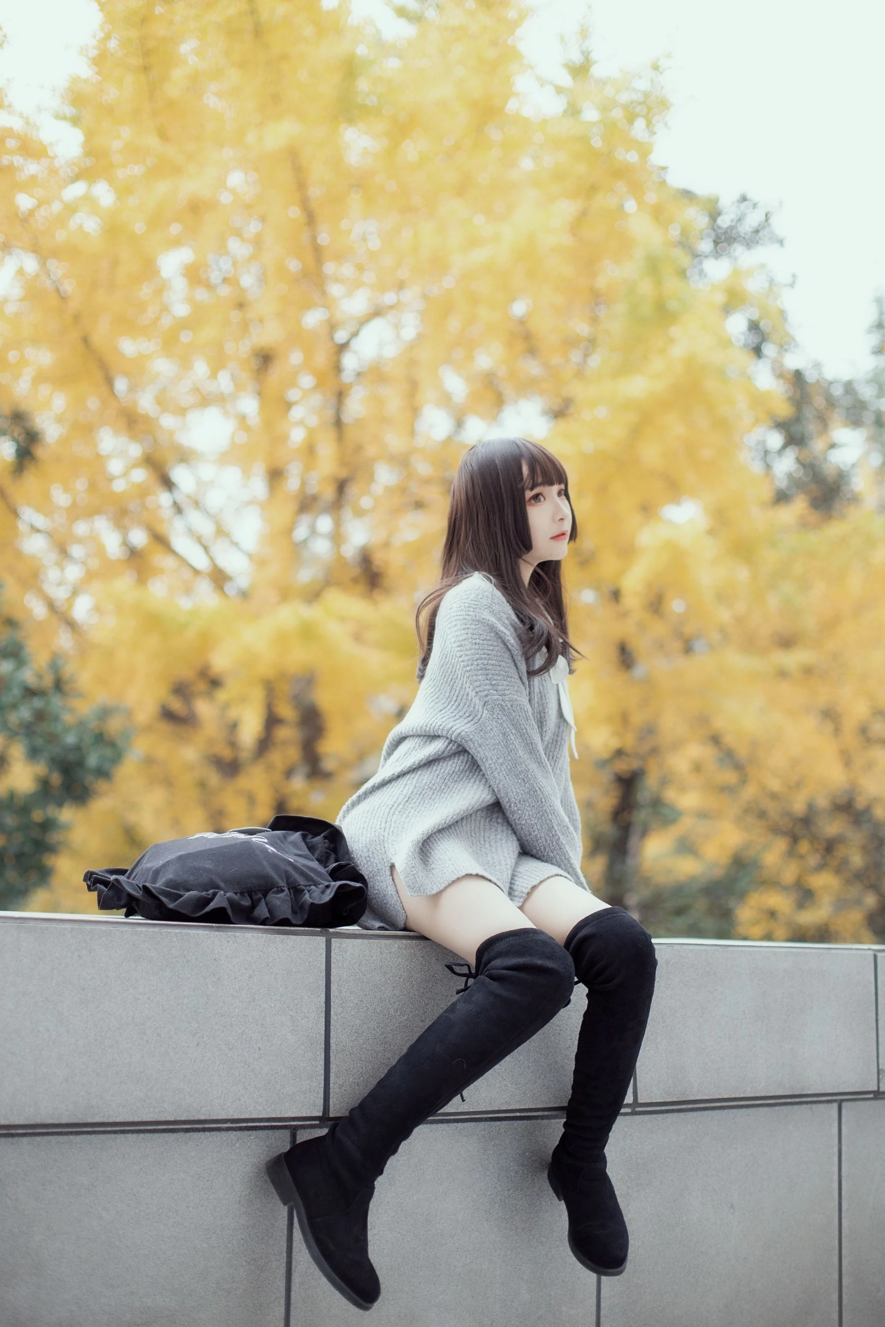 二次元美女古川kagura – 银杏树下插图3