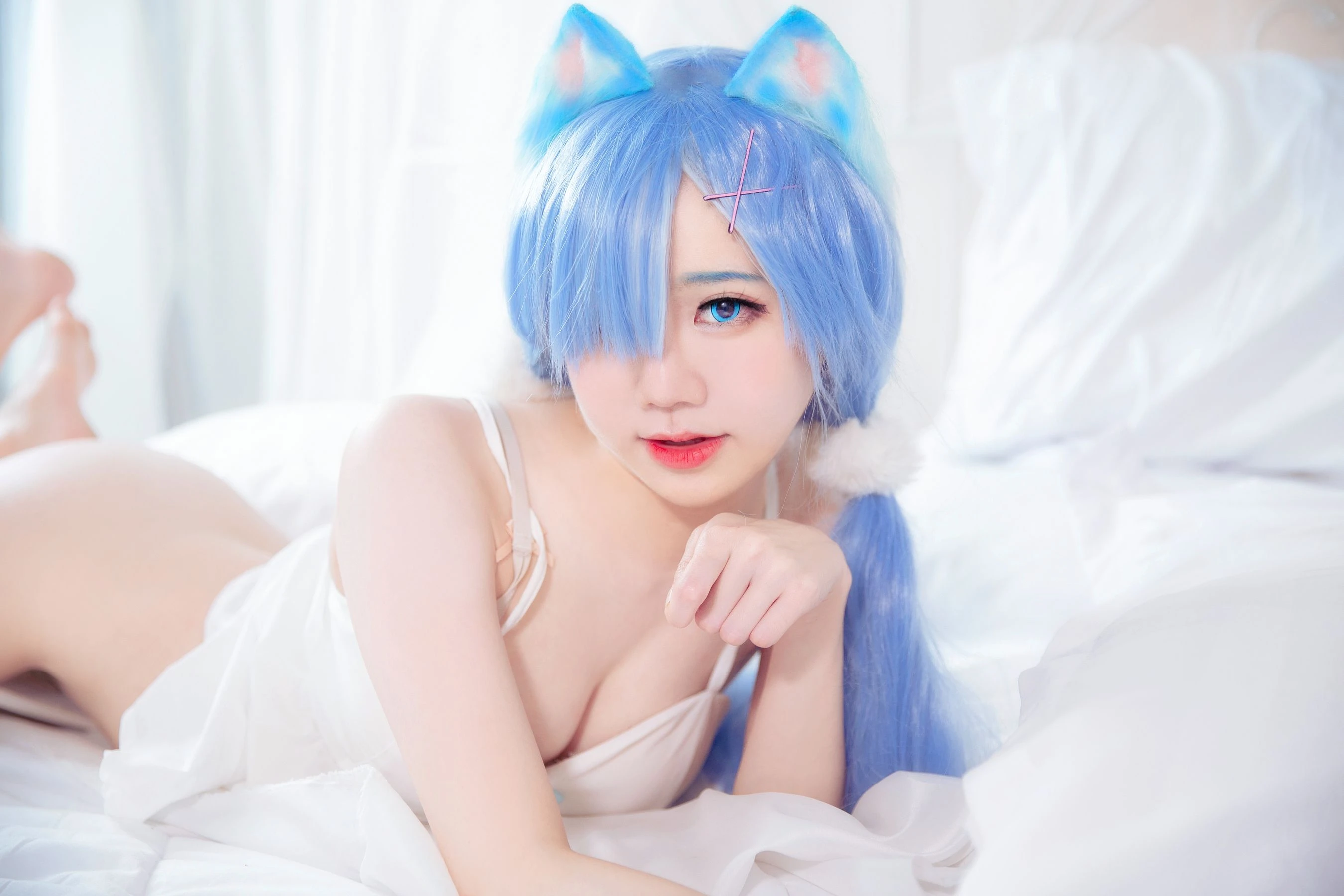 Sally Dorasnow – Rem White Kitty|图集秀
