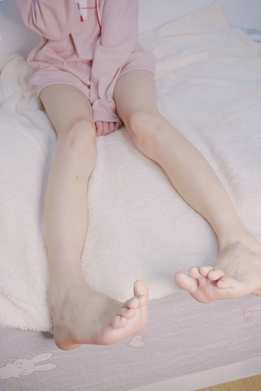 萌妹子眼酱大魔王w – 裸足插图3