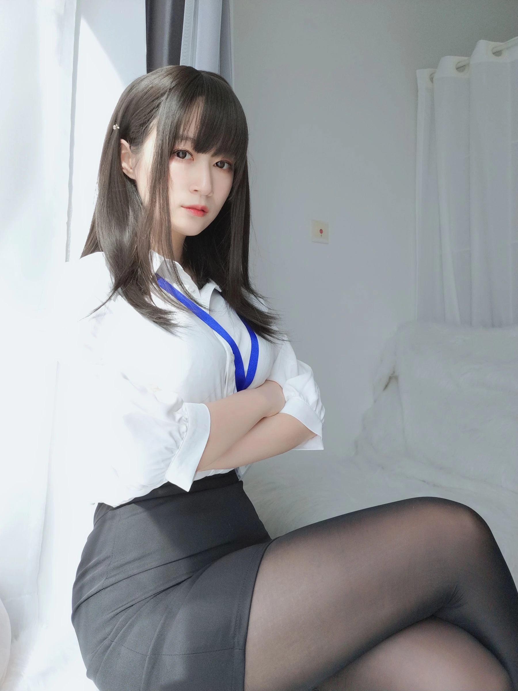 Coser小姐姐白银 – 制服插图4