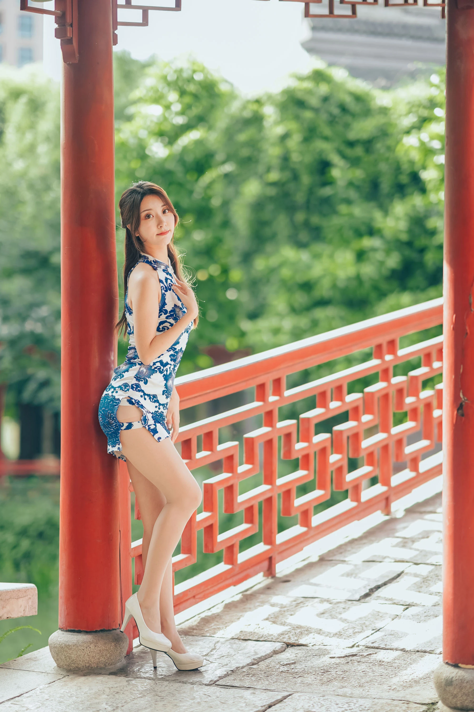 人气Coser黑川 – 青花旗袍插图7