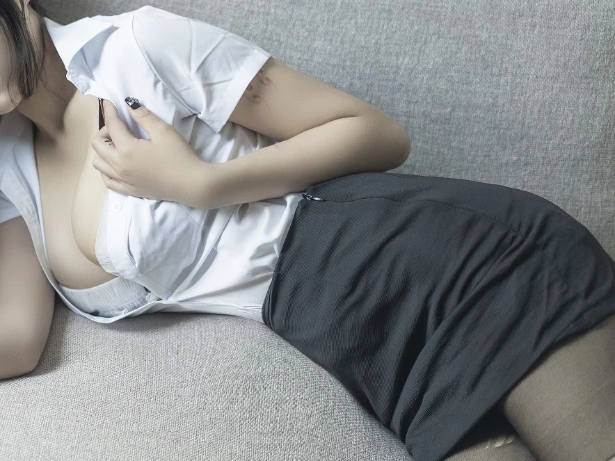 微博妹子 汐 – 制服插图1