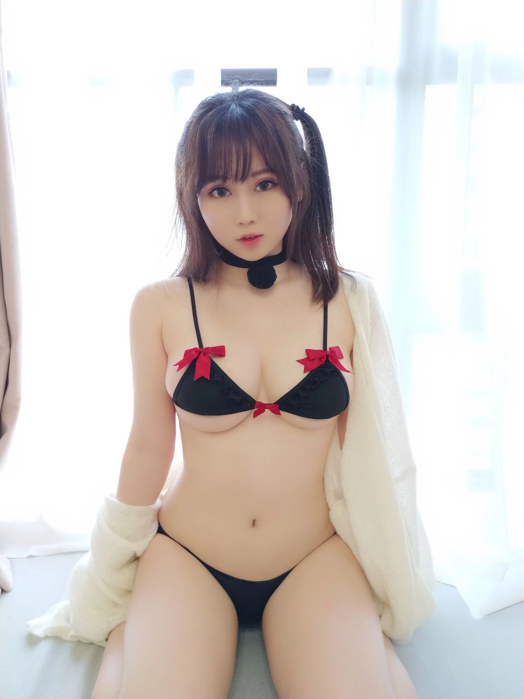 蜜桃少女是依酱呀 黑色情趣内衣插图6