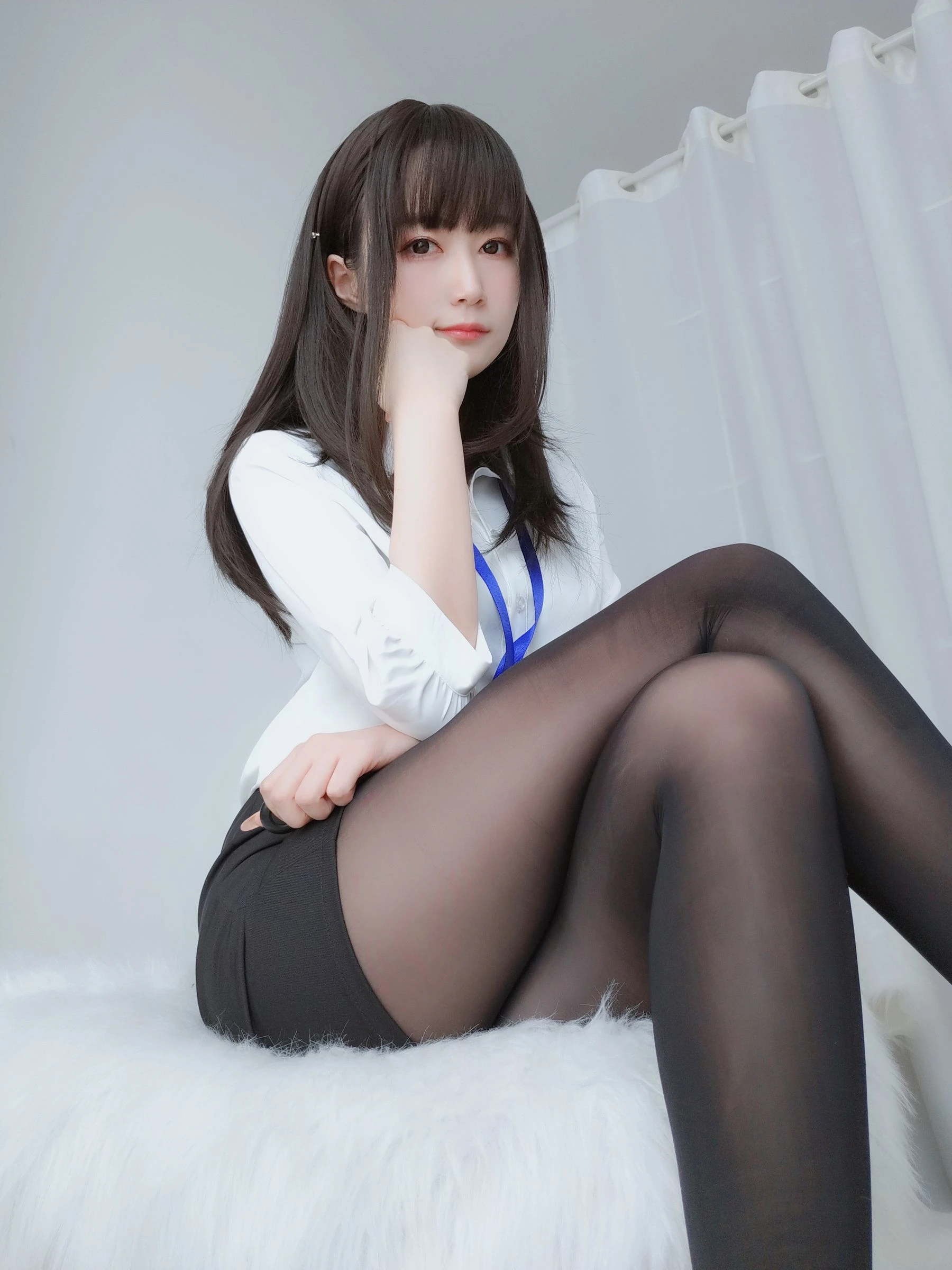 Coser小姐姐白银 – 制服|图集秀