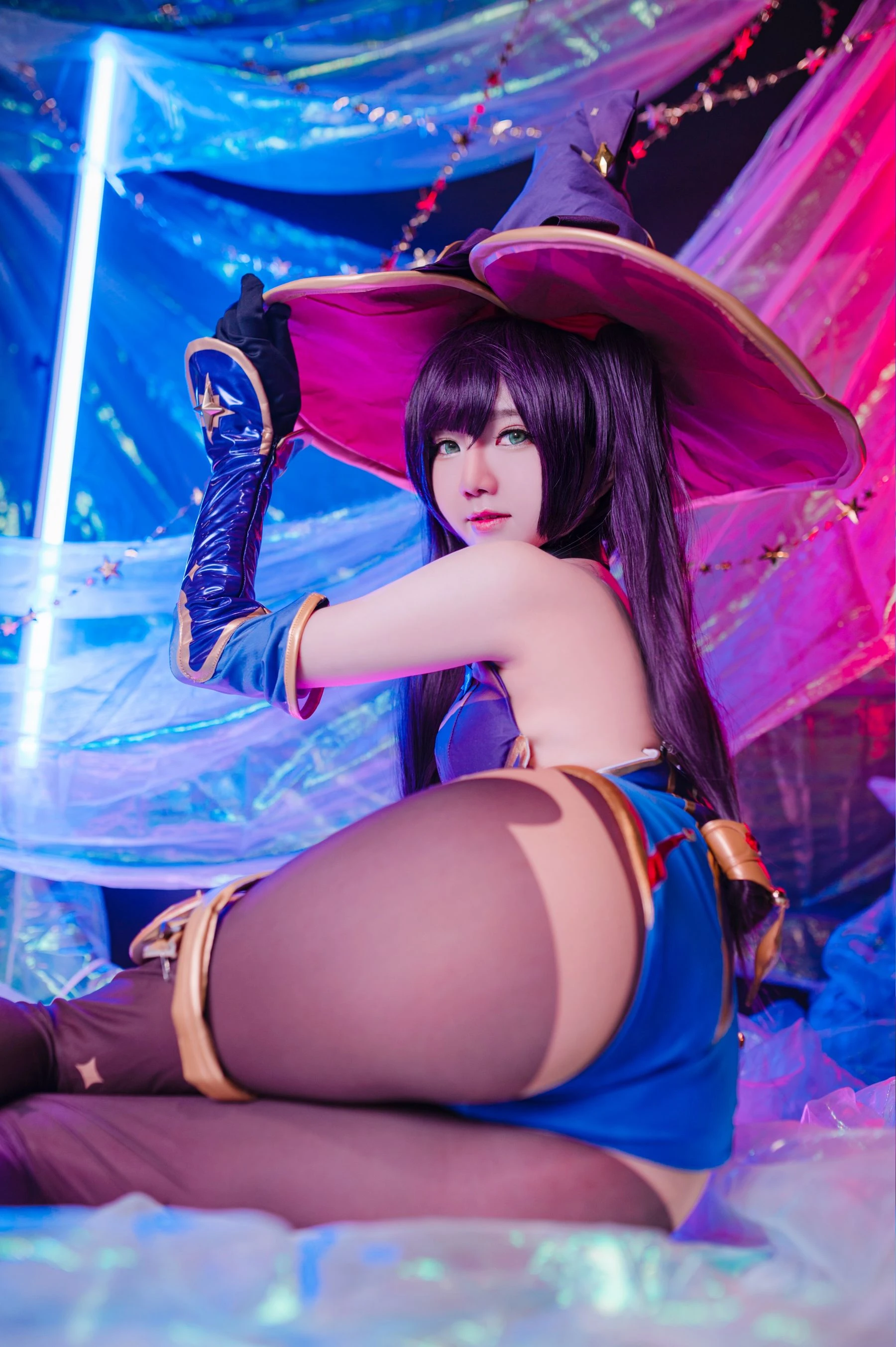 Sally Dorasnow – Mona插图5