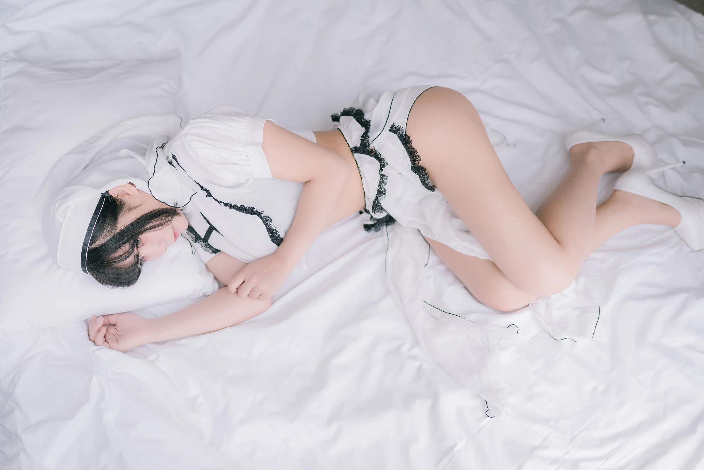 二次元妹子抱走莫子aa – 纯白修女插图5