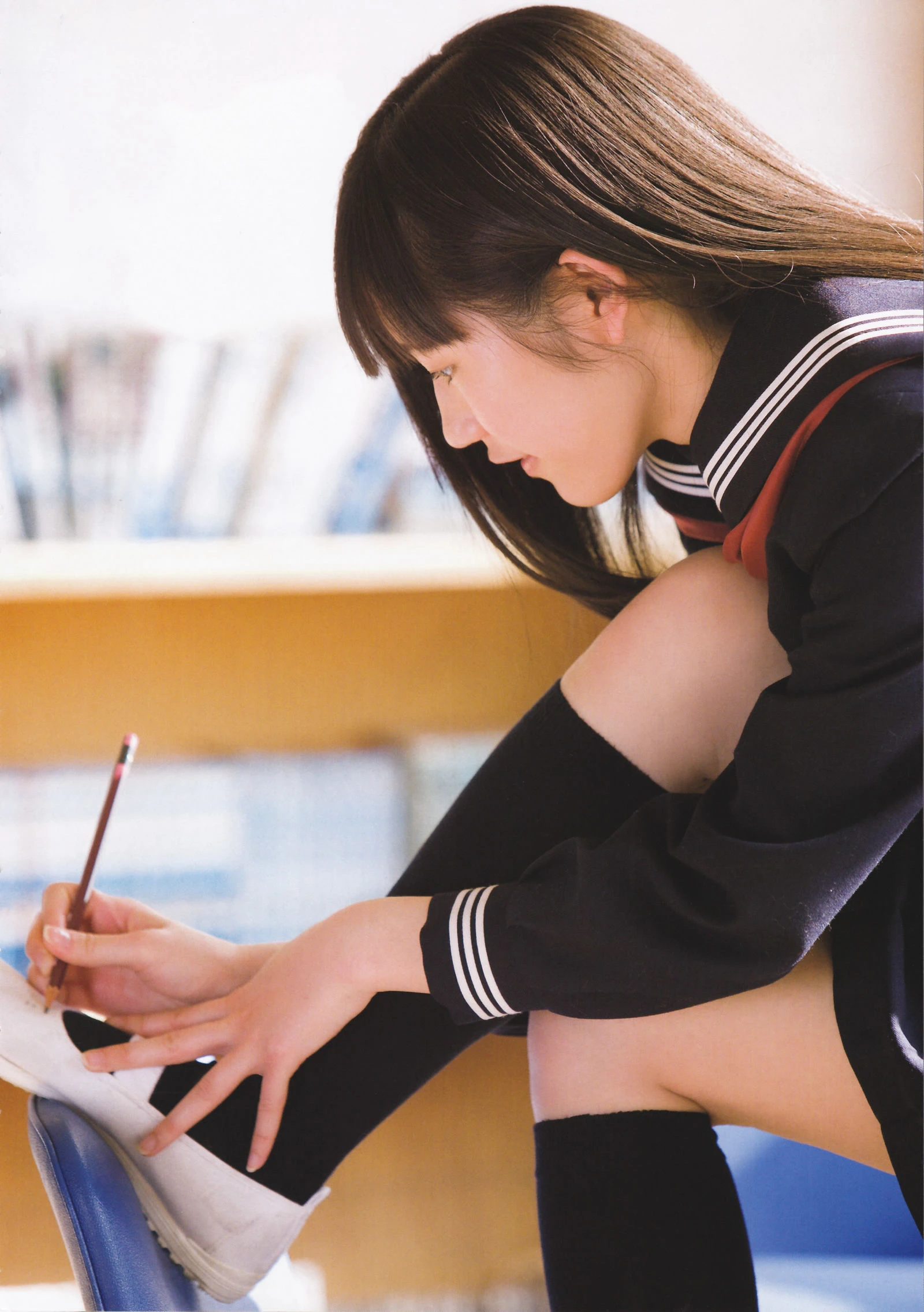 渡邊麻友『1st写真集 まゆゆ』 渡边达生插图2