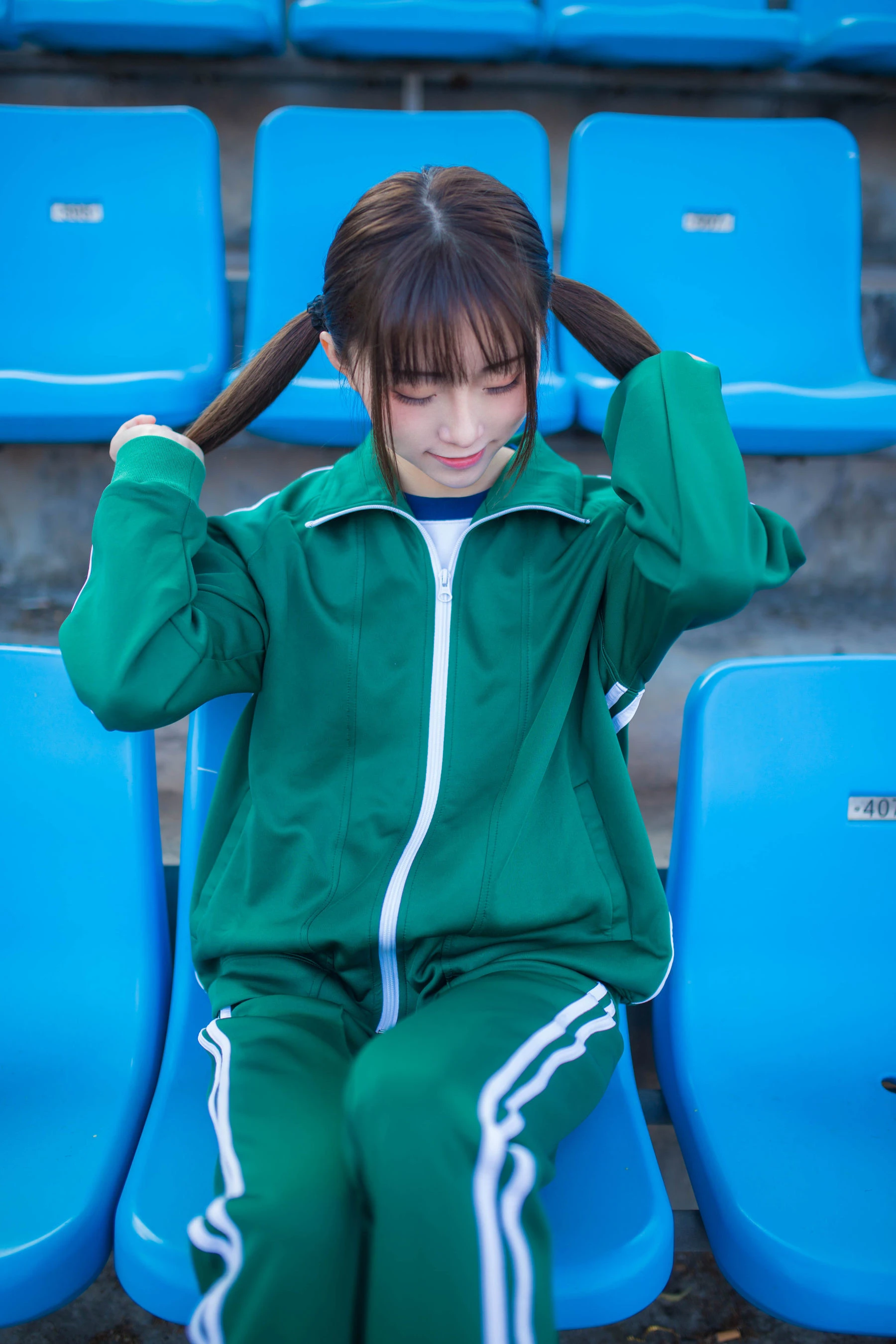 动漫博主Kitaro_绮太郎 绿色运动服女孩插图2