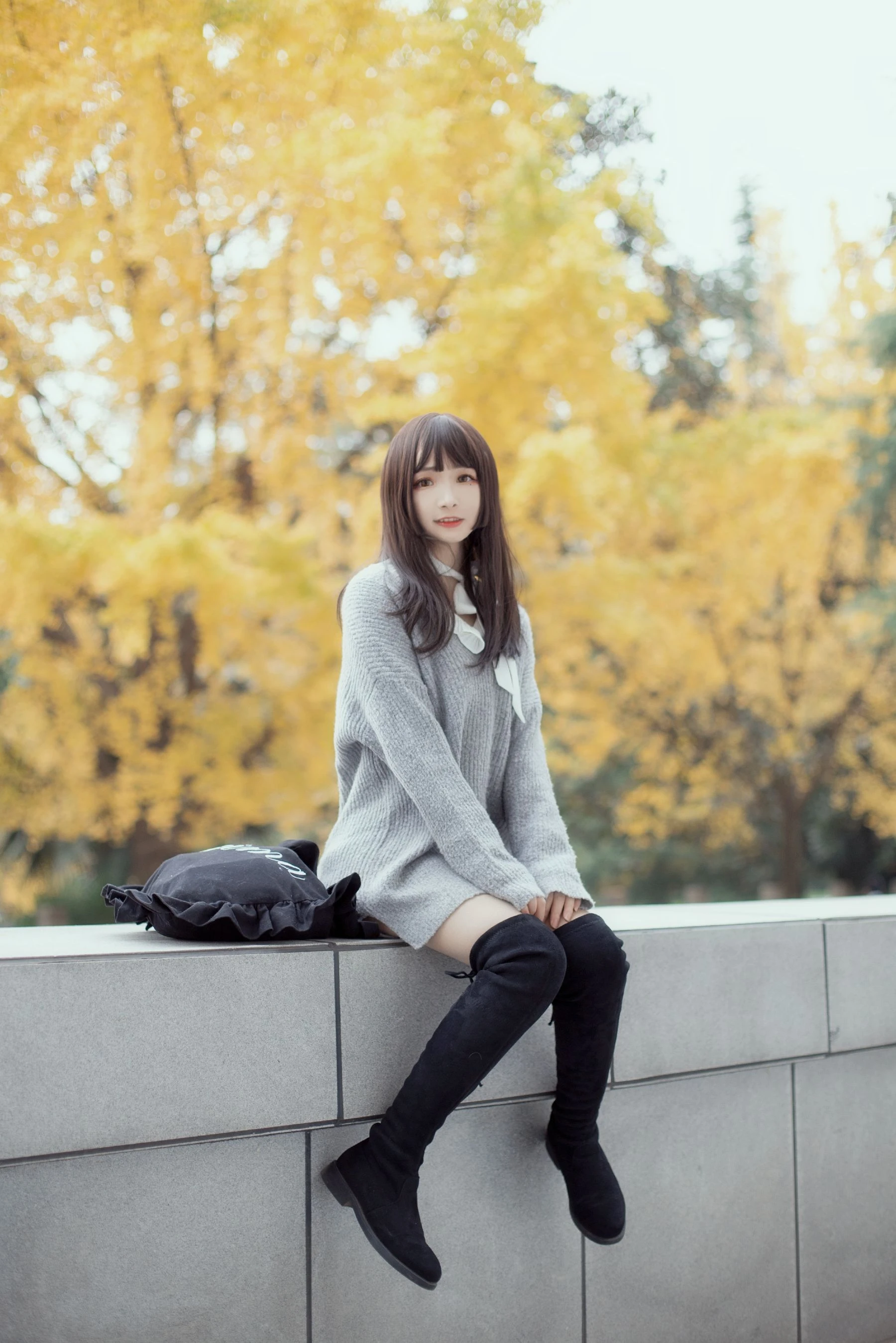 二次元美女古川kagura – 银杏树下插图7