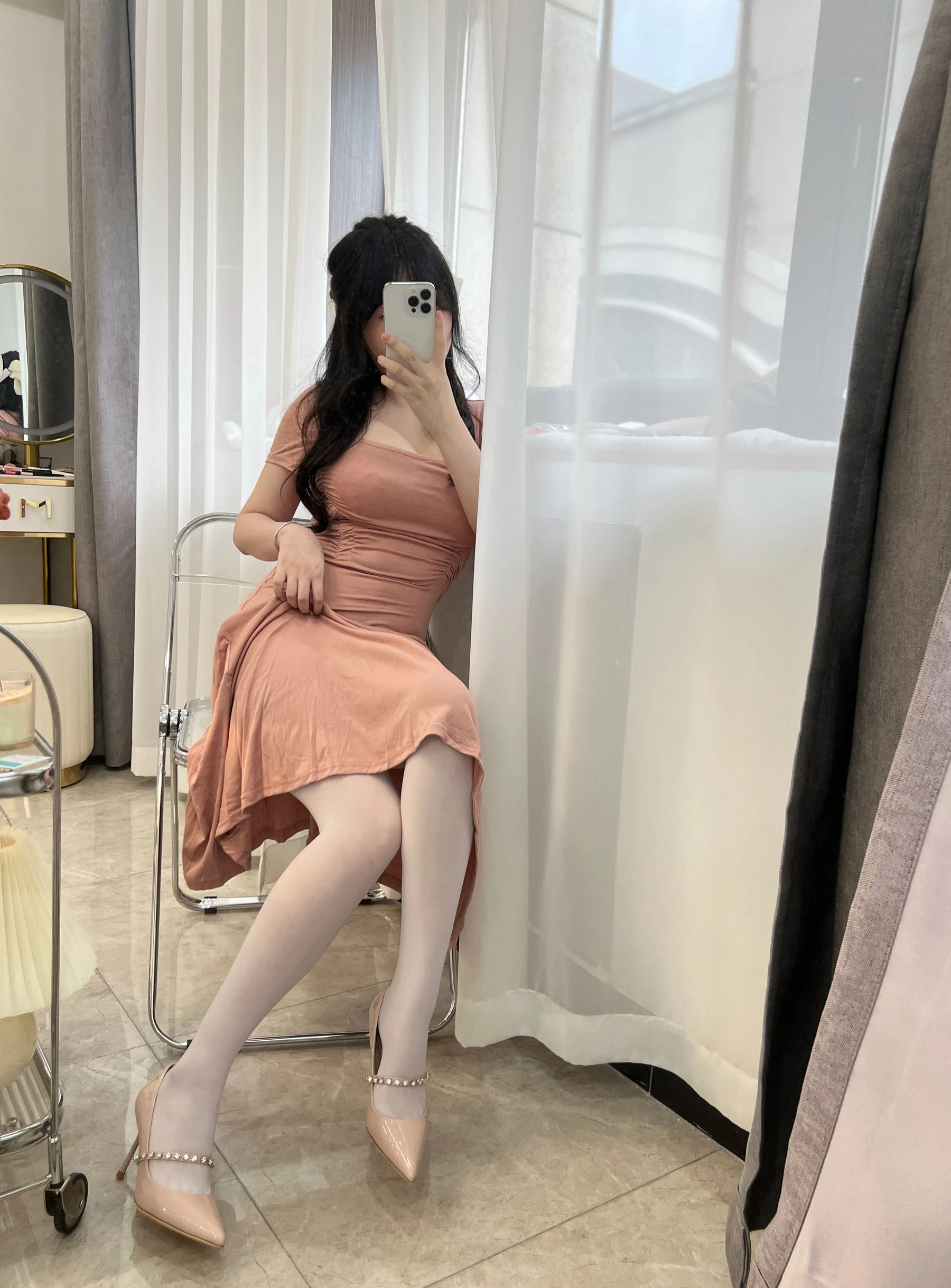 蜜桃少女是依酱呀 – 人妻插图2