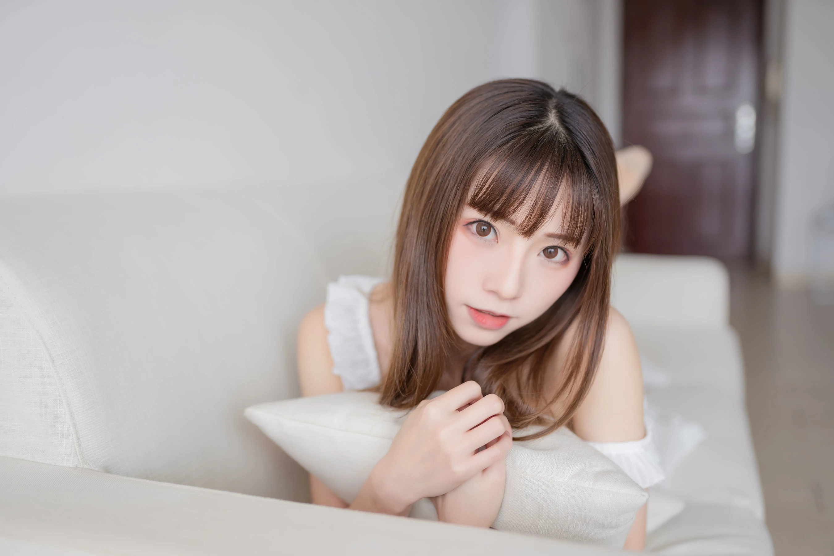 动漫博主Kitaro_绮太郎 – 白色睡衣插图1