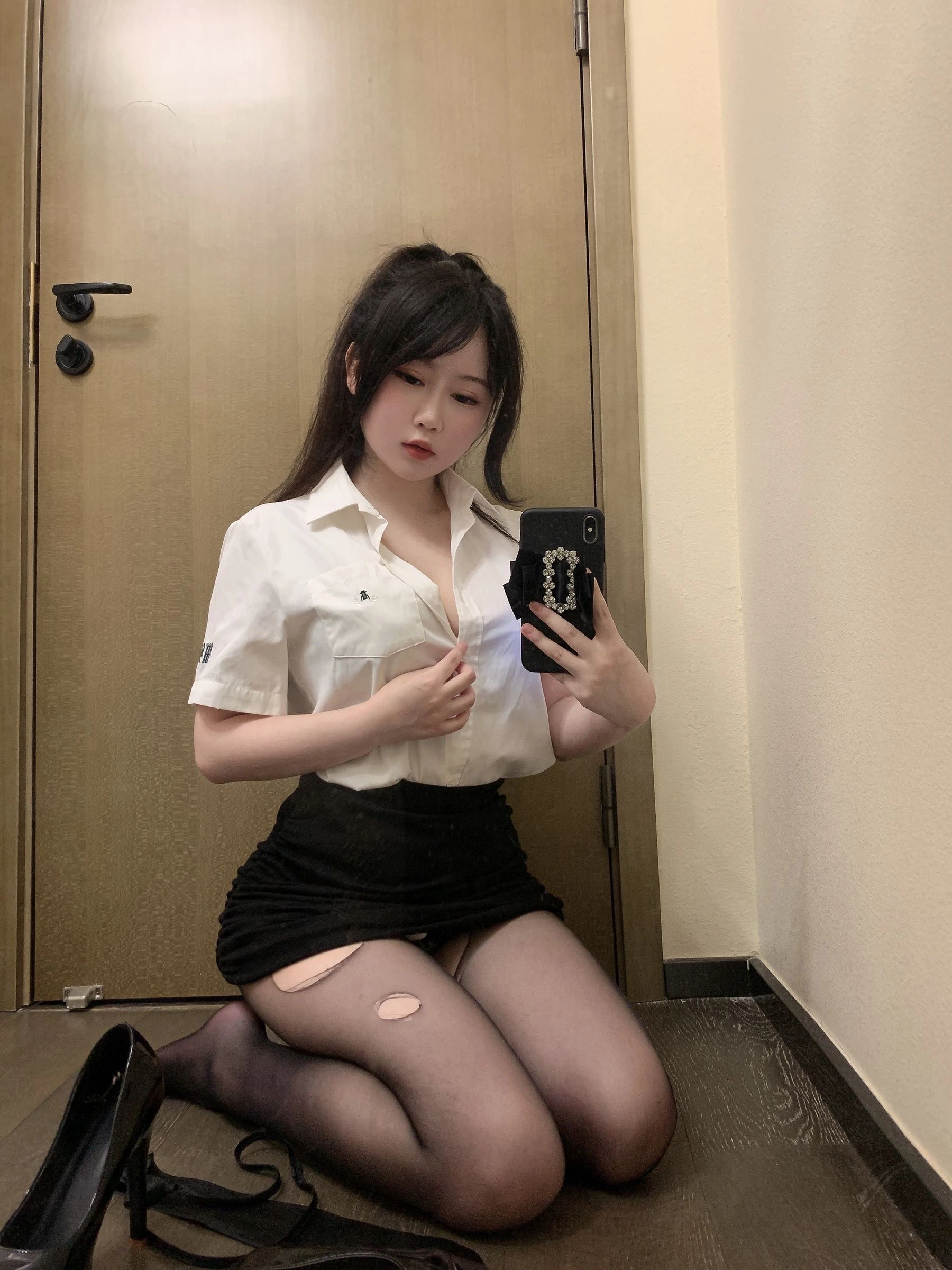蜜桃少女是依酱呀 – 刚入职的新人插图5