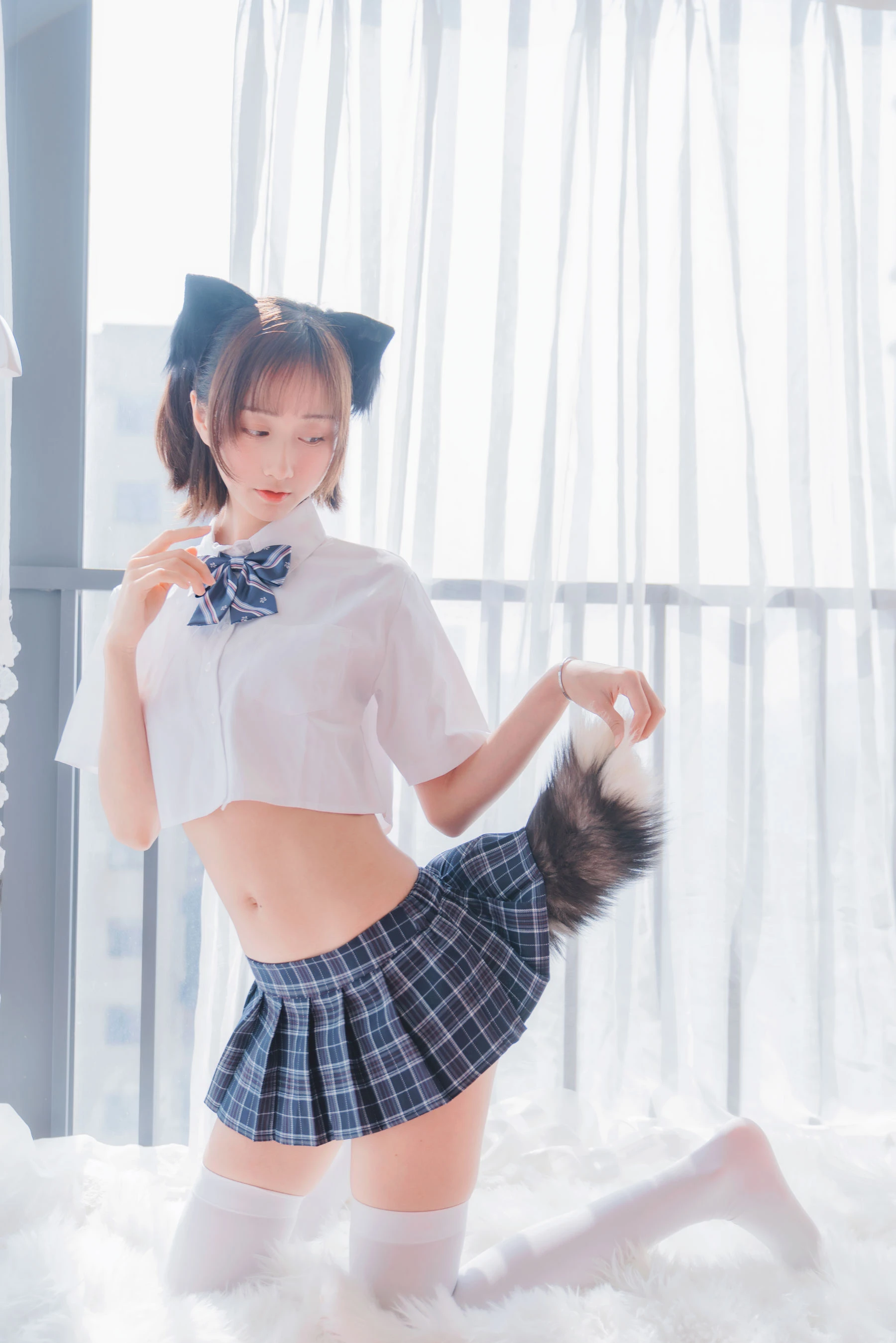 萌系小姐姐木绵绵OwO – 怀中猫插图2