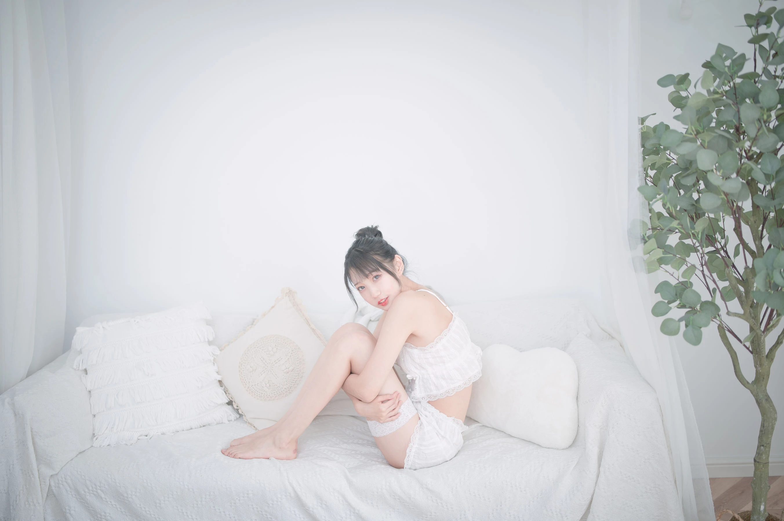 周叽是可爱兔兔 – 白色睡衣插图4