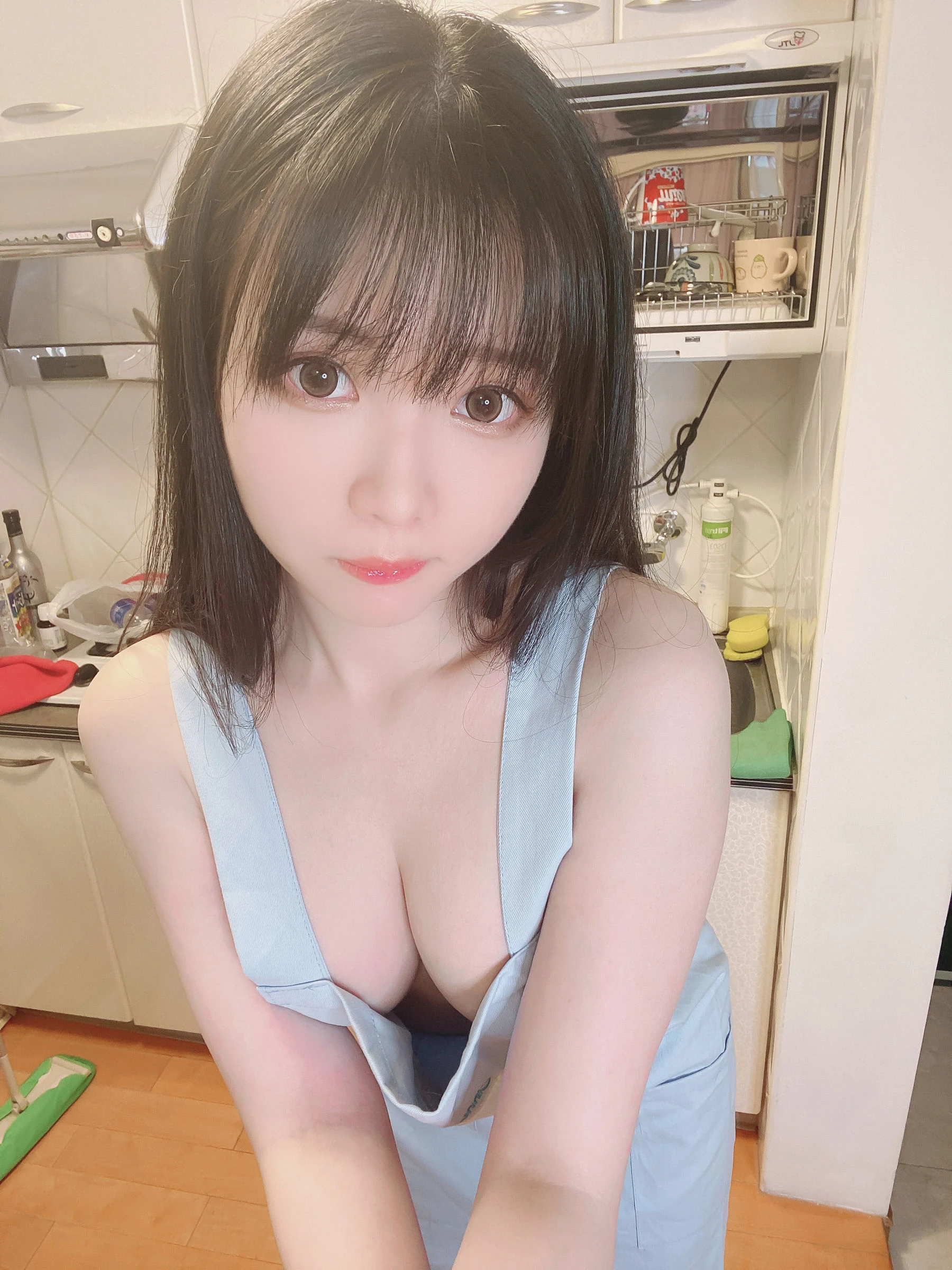 微博妹纸霜月shimo – 裸エプロン__━(___)━!插图1