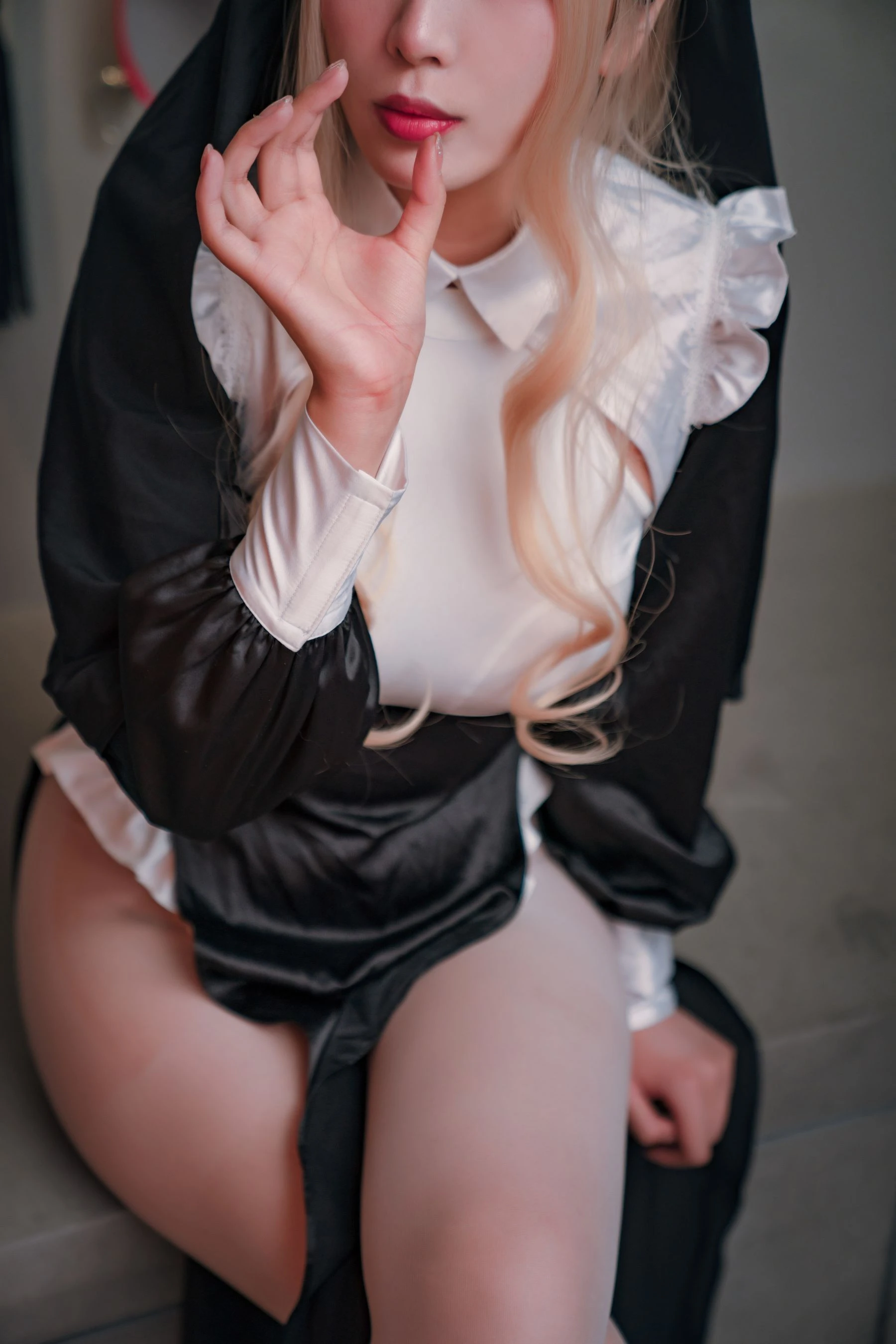 轩萧学姐 – 修女插图2