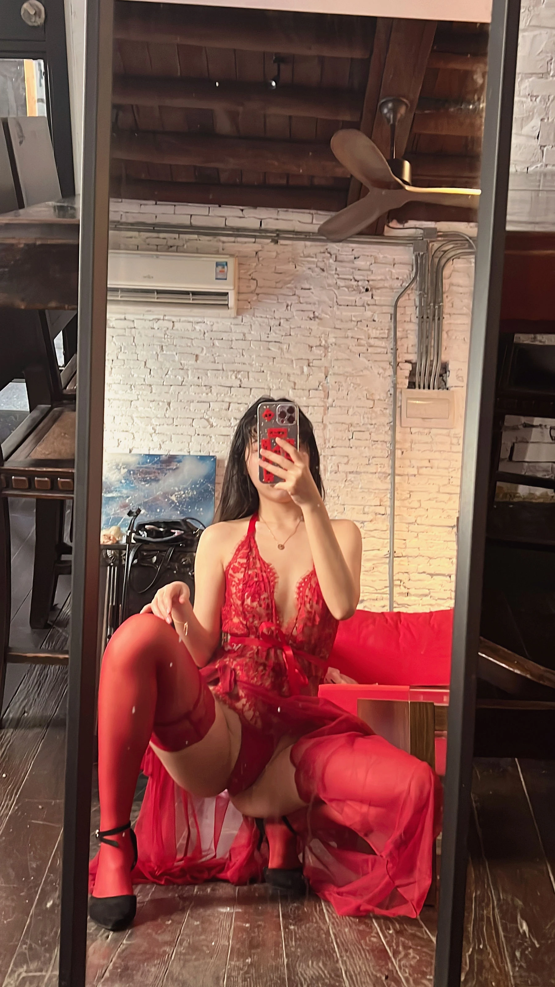 微博人气Coser不呆猫 – 霸气红色人妻插图5