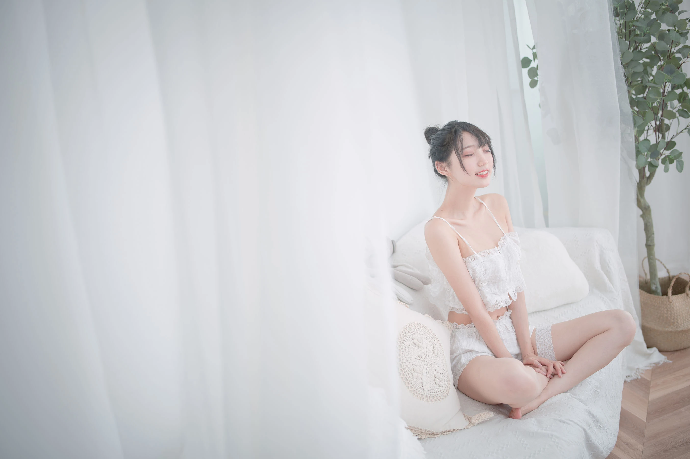 周叽是可爱兔兔 – 白色睡衣插图2