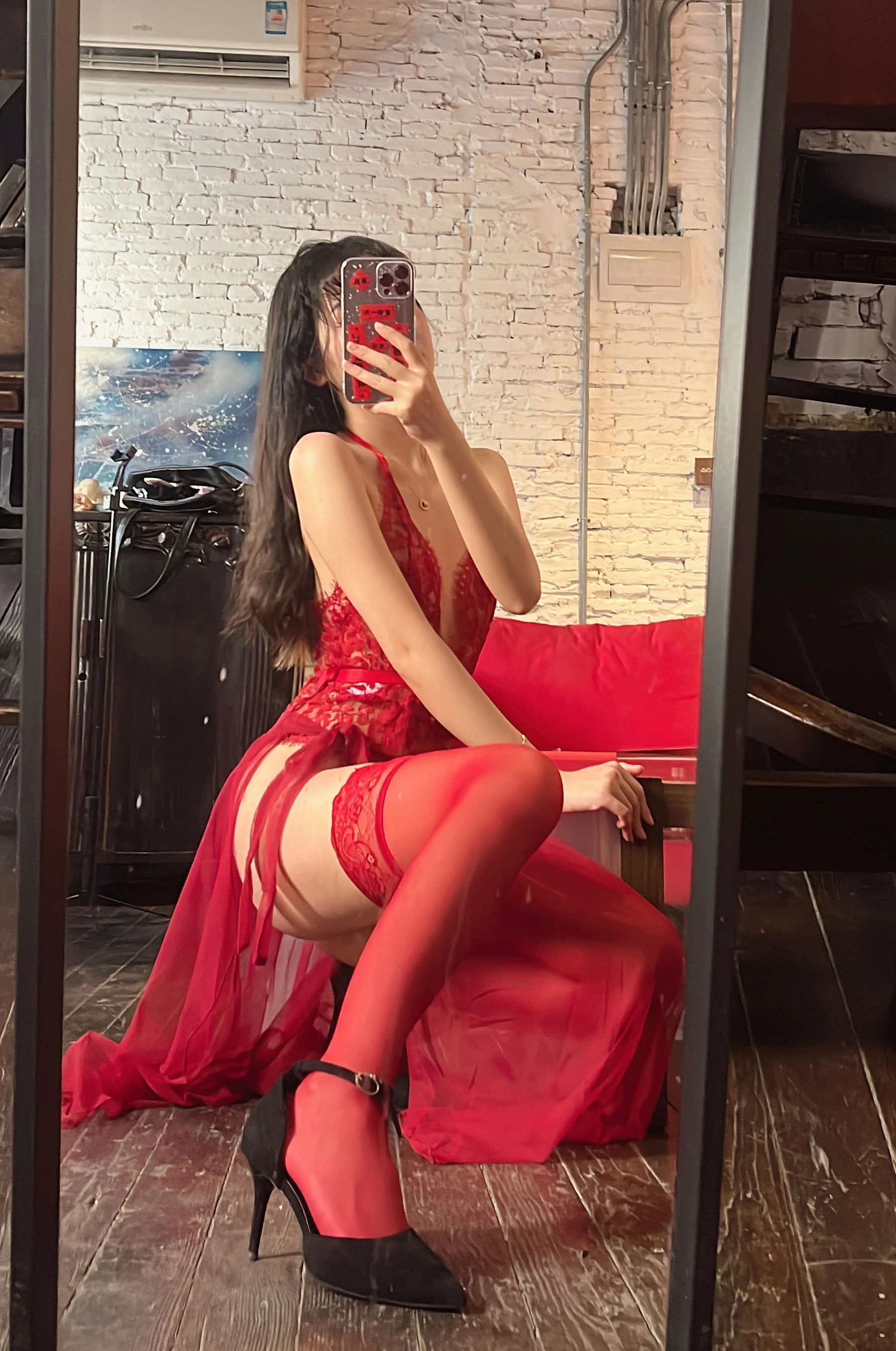 微博人气Coser不呆猫 – 霸气红色人妻插图2