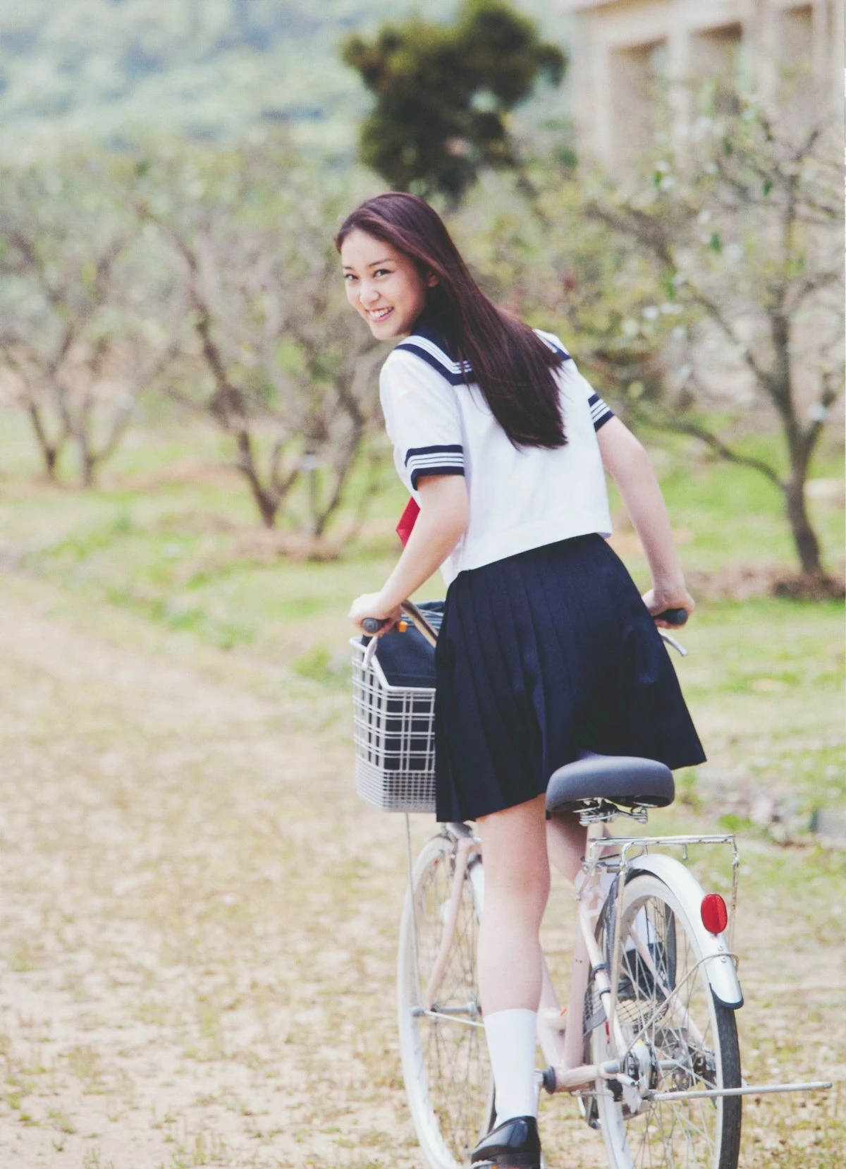 武井咲 《PLUMERIA》 摄影：桥本雅司插图1