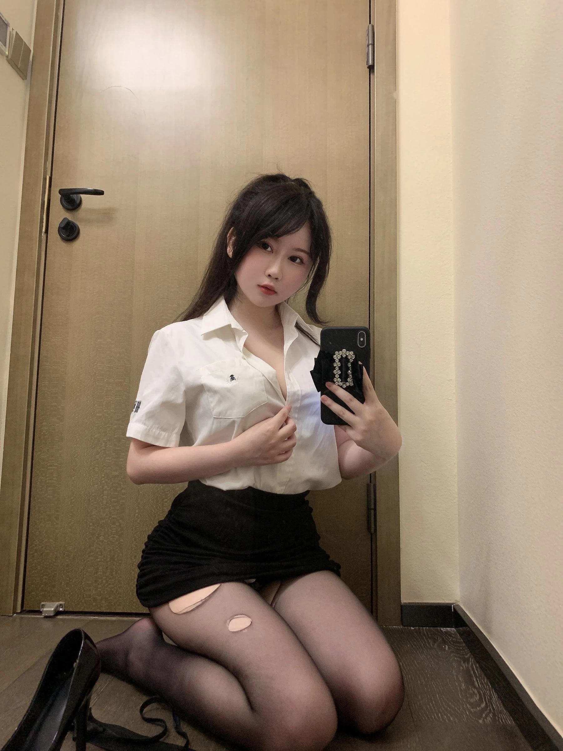 蜜桃少女是依酱呀 – 刚入职的新人插图6