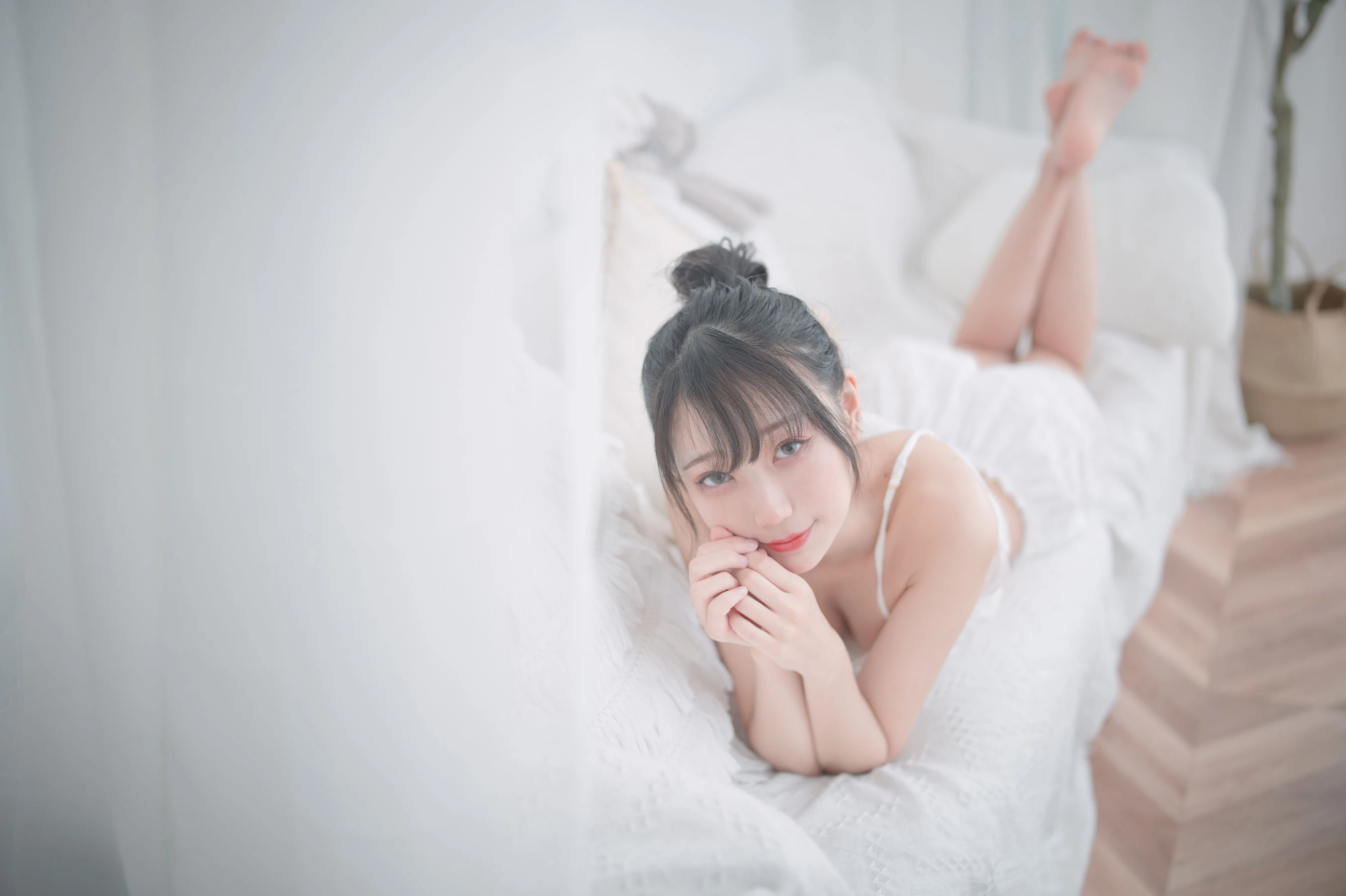 周叽是可爱兔兔 – 白色睡衣|图集秀